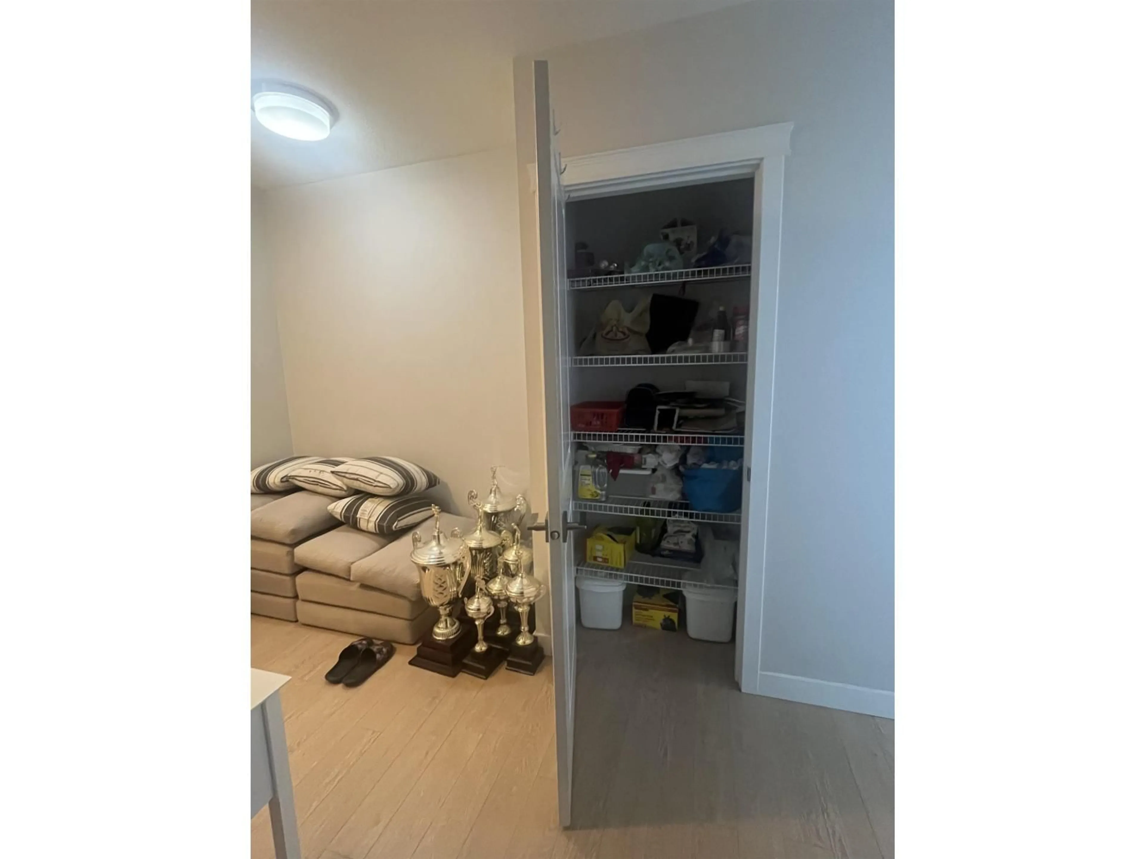 A pic of a room for 902 - 11967 80 AVENUE, Delta British Columbia V4C0E2