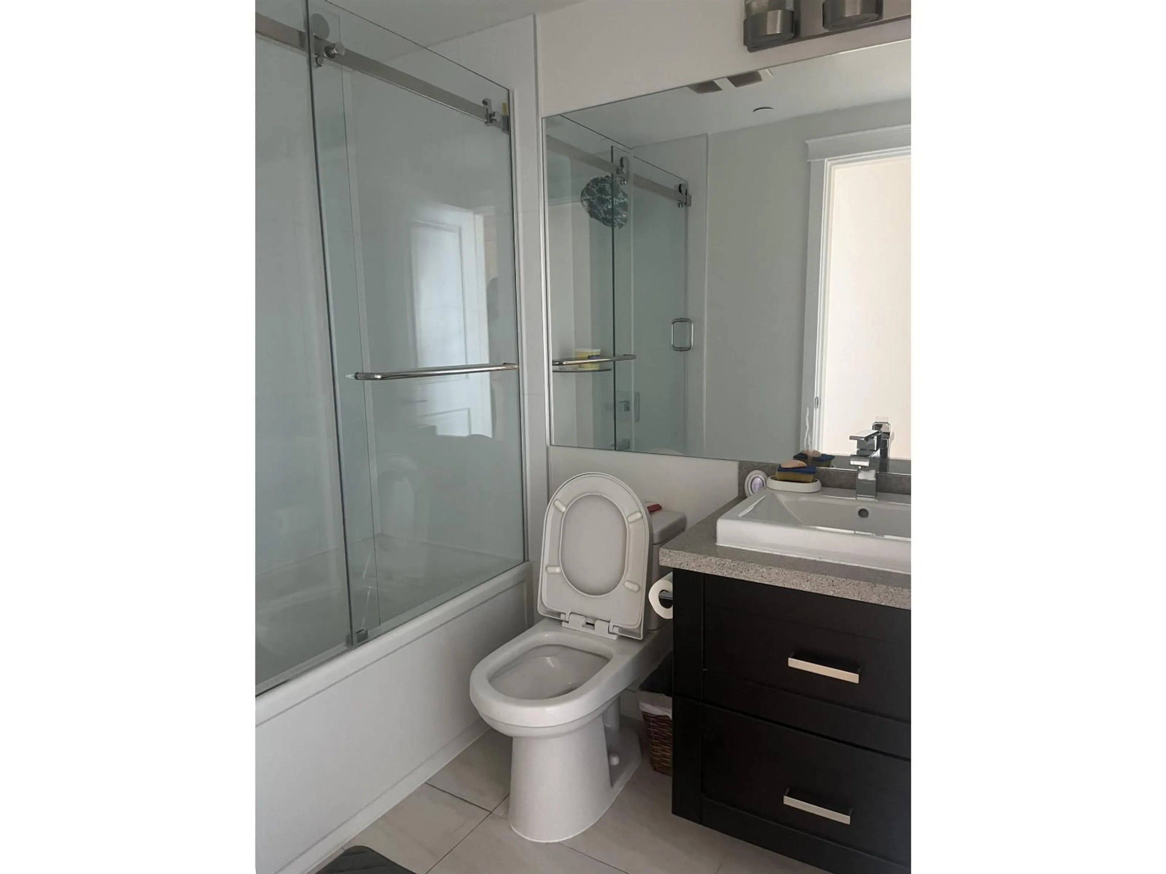 Standard bathroom, unknown for 902 - 11967 80 AVENUE, Delta British Columbia V4C0E2