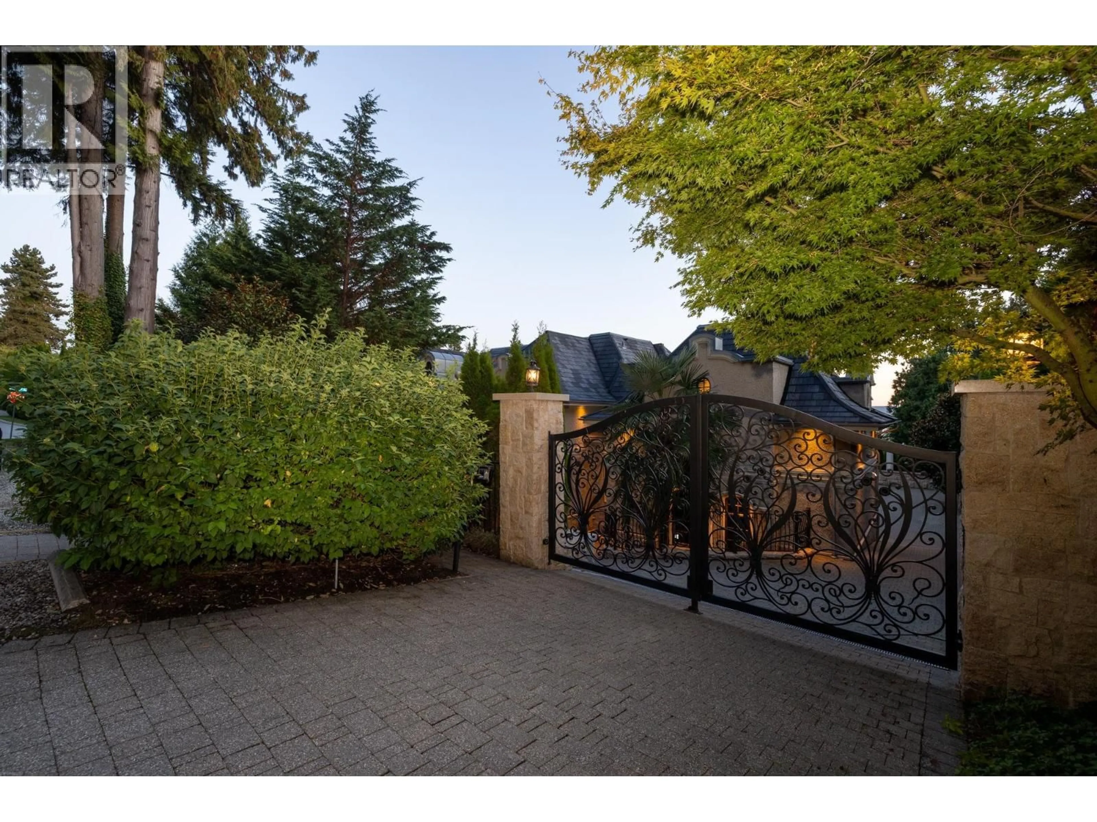 Patio, street for 2912 MATHERS AVENUE, West Vancouver British Columbia V7V2K1