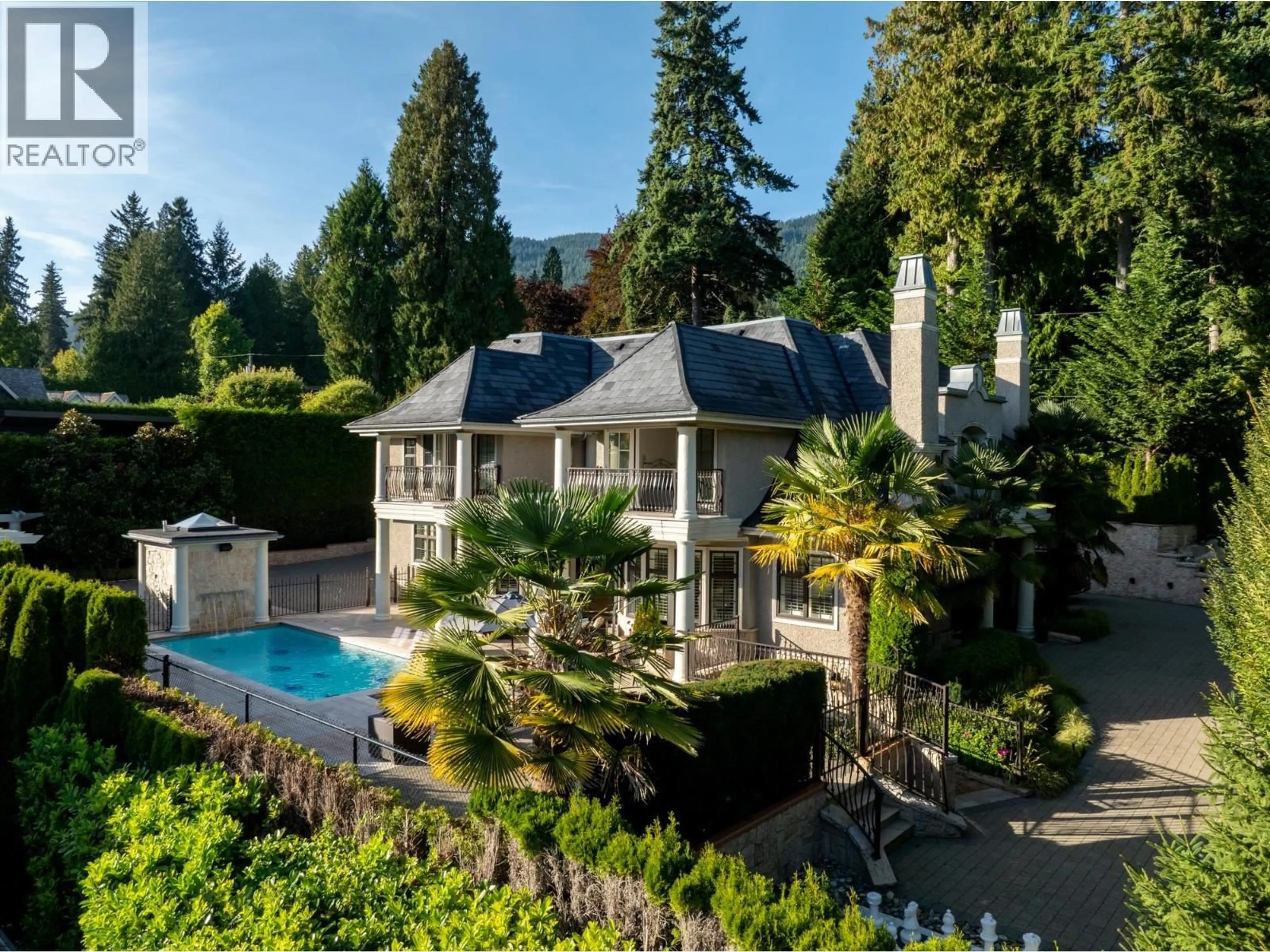A pic from outside/outdoor area/front of a property/back of a property/a pic from drone, unknown for 2912 MATHERS AVENUE, West Vancouver British Columbia V7V2K1