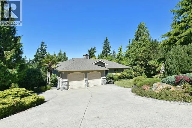377 HARRY ROAD, Gibsons 3