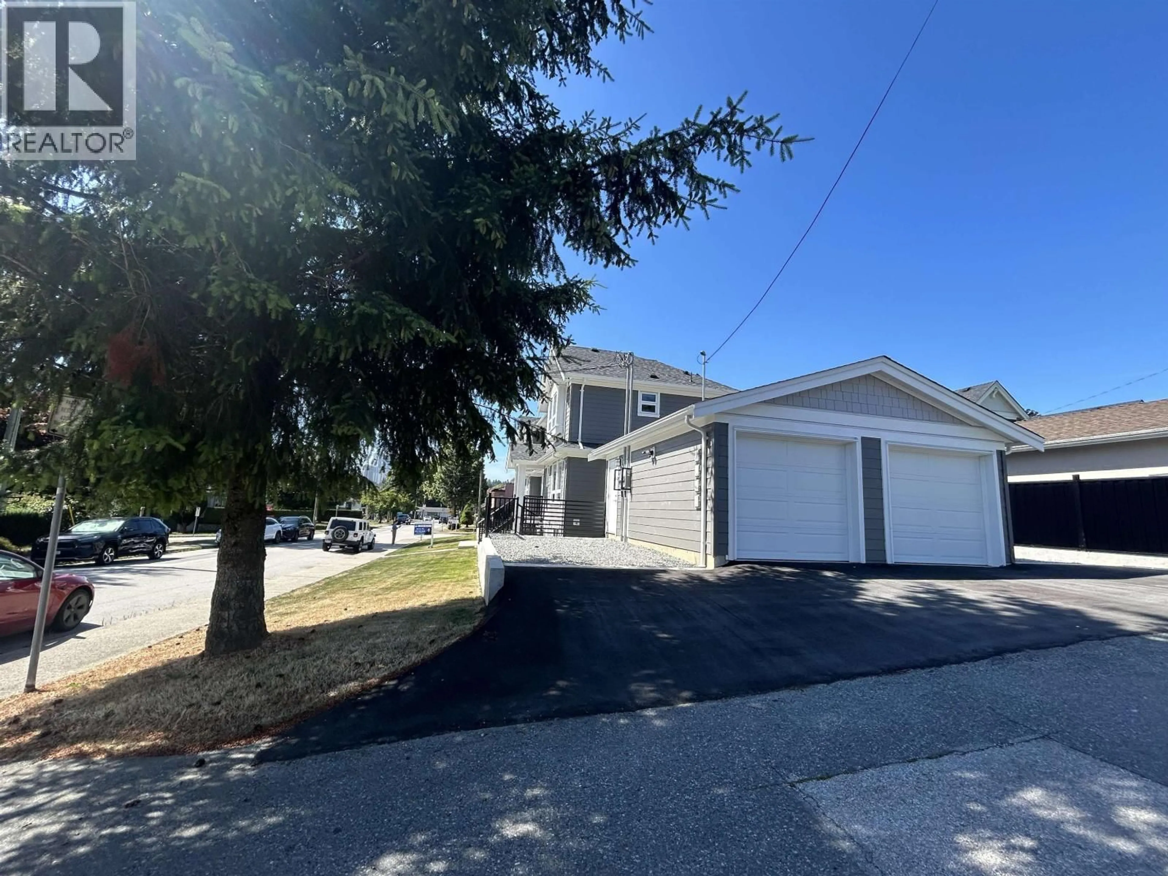 A pic from outside/outdoor area/front of a property/back of a property/a pic from drone, street for 4265 MACDONALD AVENUE, Burnaby British Columbia V5G4V9