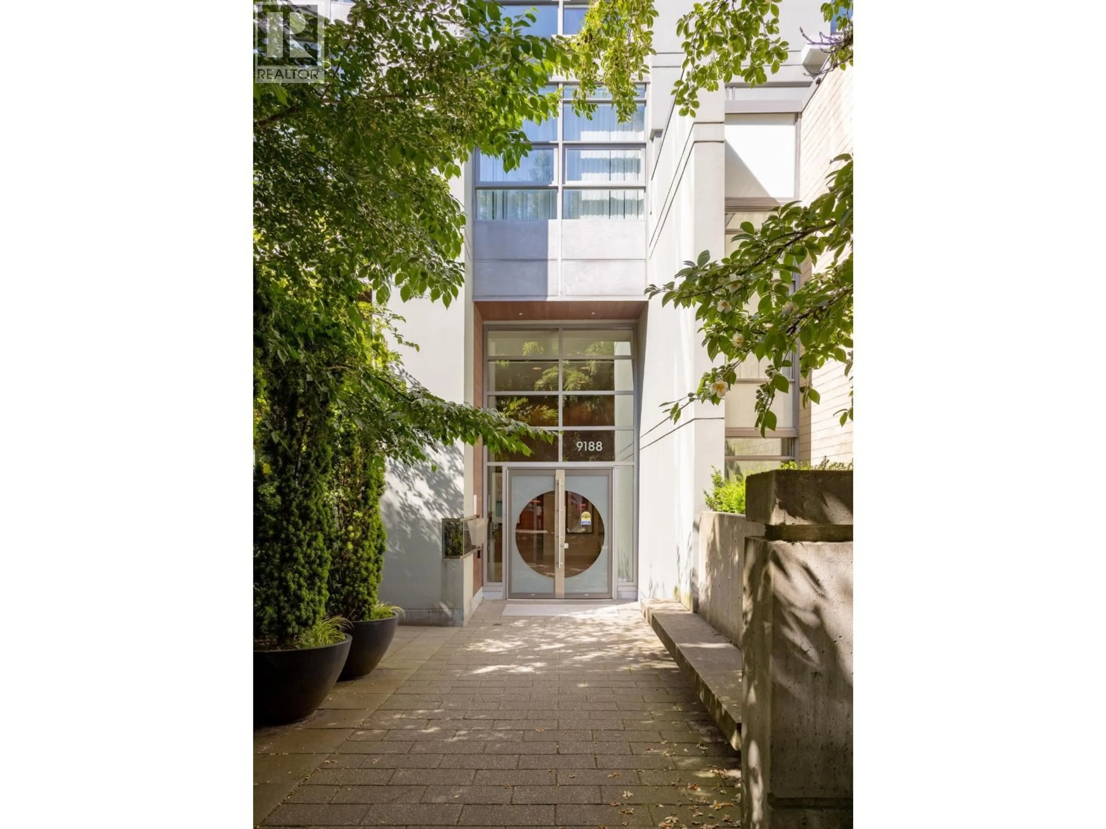 Indoor foyer for 507 - 9188 UNIVERSITY CRESCENT, Burnaby British Columbia V5A0A5
