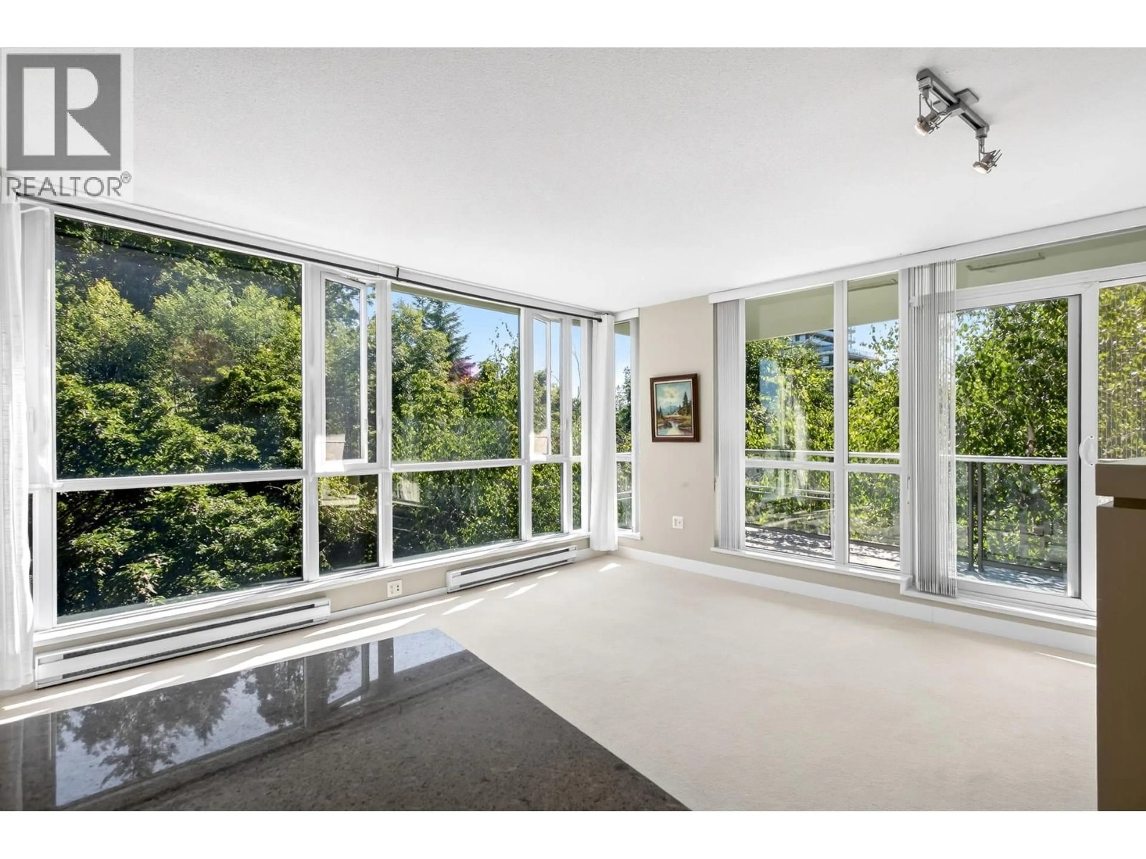 Indoor foyer for 507 - 9188 UNIVERSITY CRESCENT, Burnaby British Columbia V5A0A5
