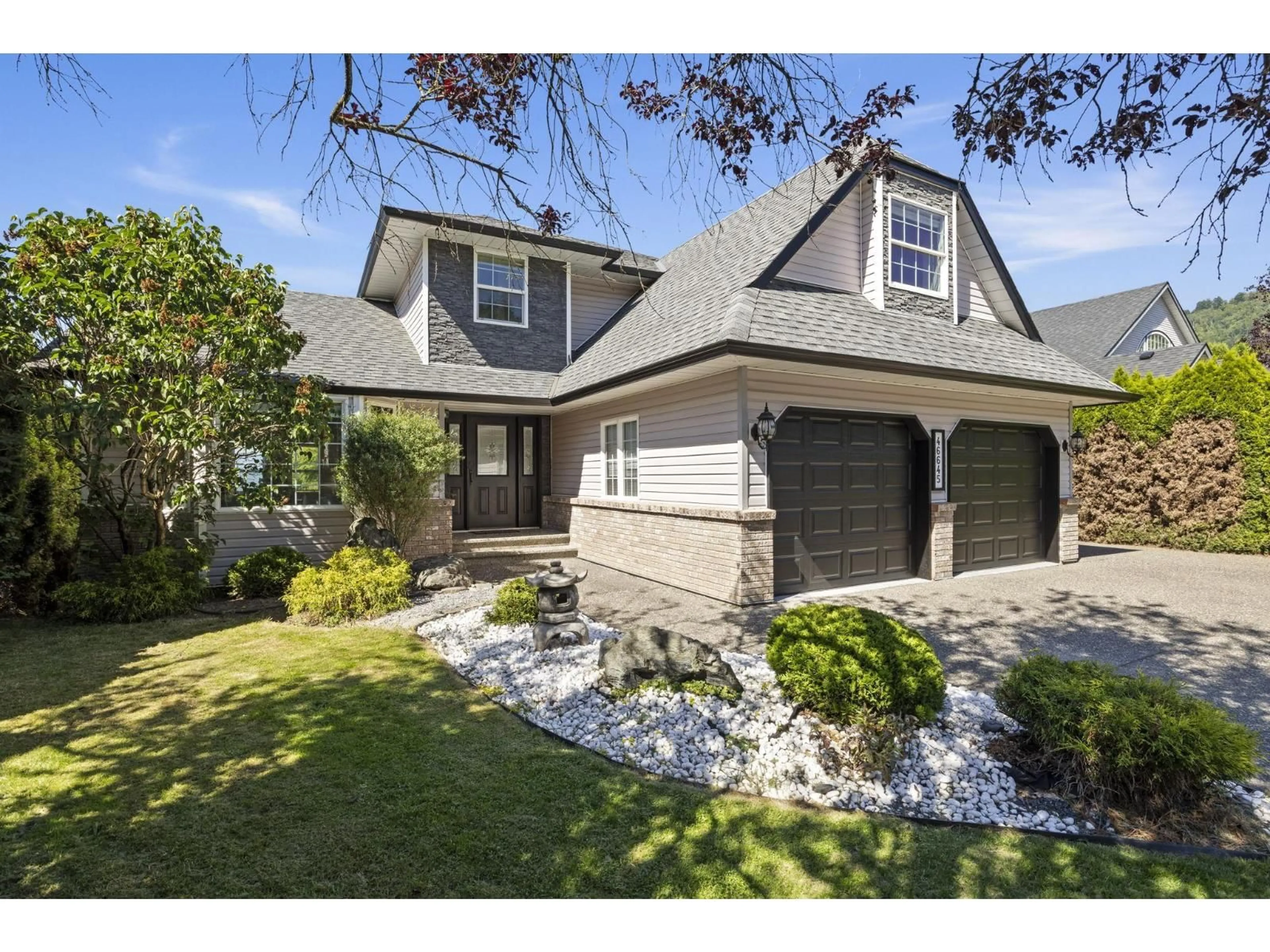 Home with vinyl exterior material, street for 46645 SYLVAN DRIVE, Chilliwack British Columbia V2R3W4