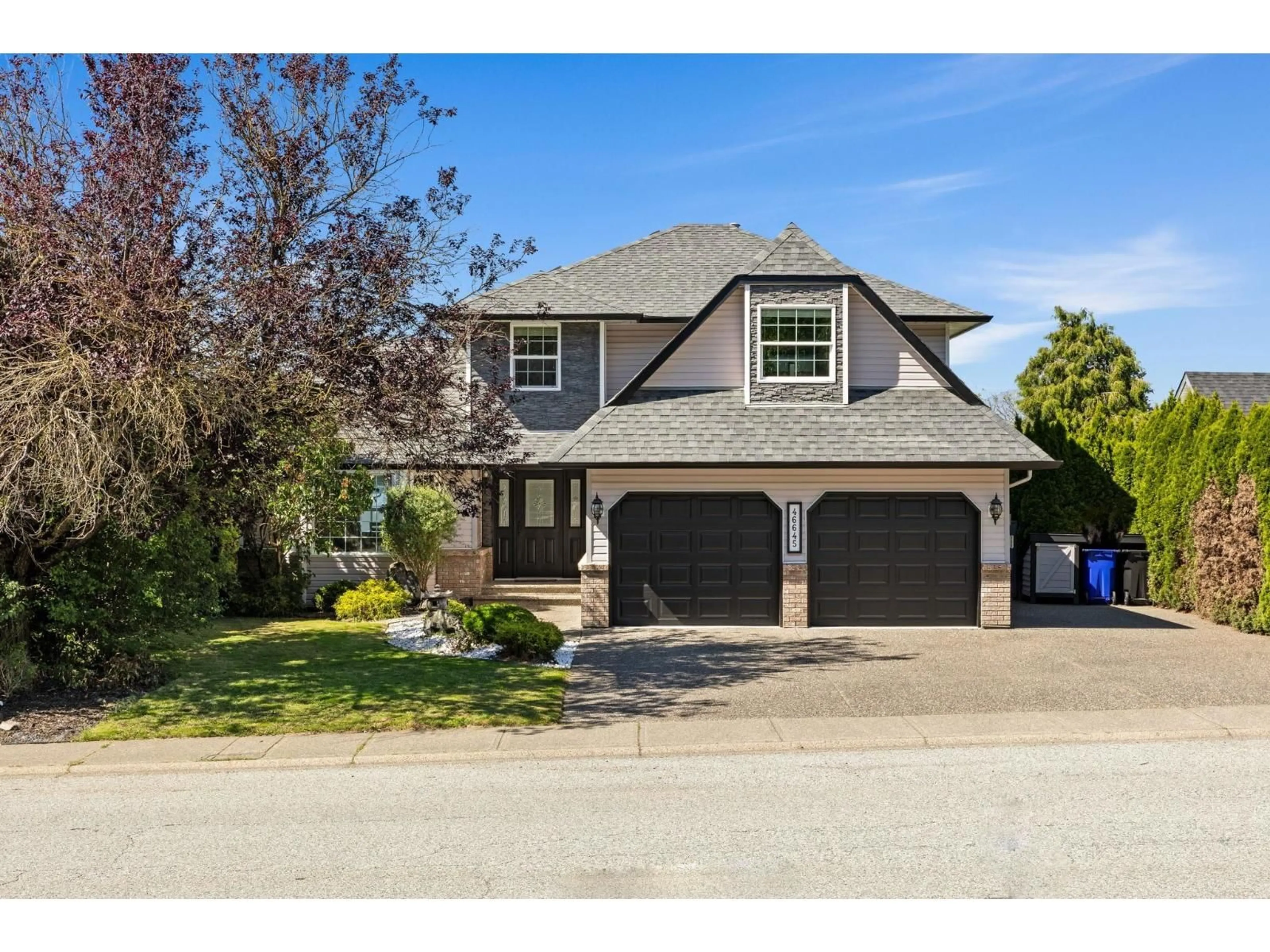 Home with vinyl exterior material, street for 46645 SYLVAN DRIVE, Chilliwack British Columbia V2R3W4