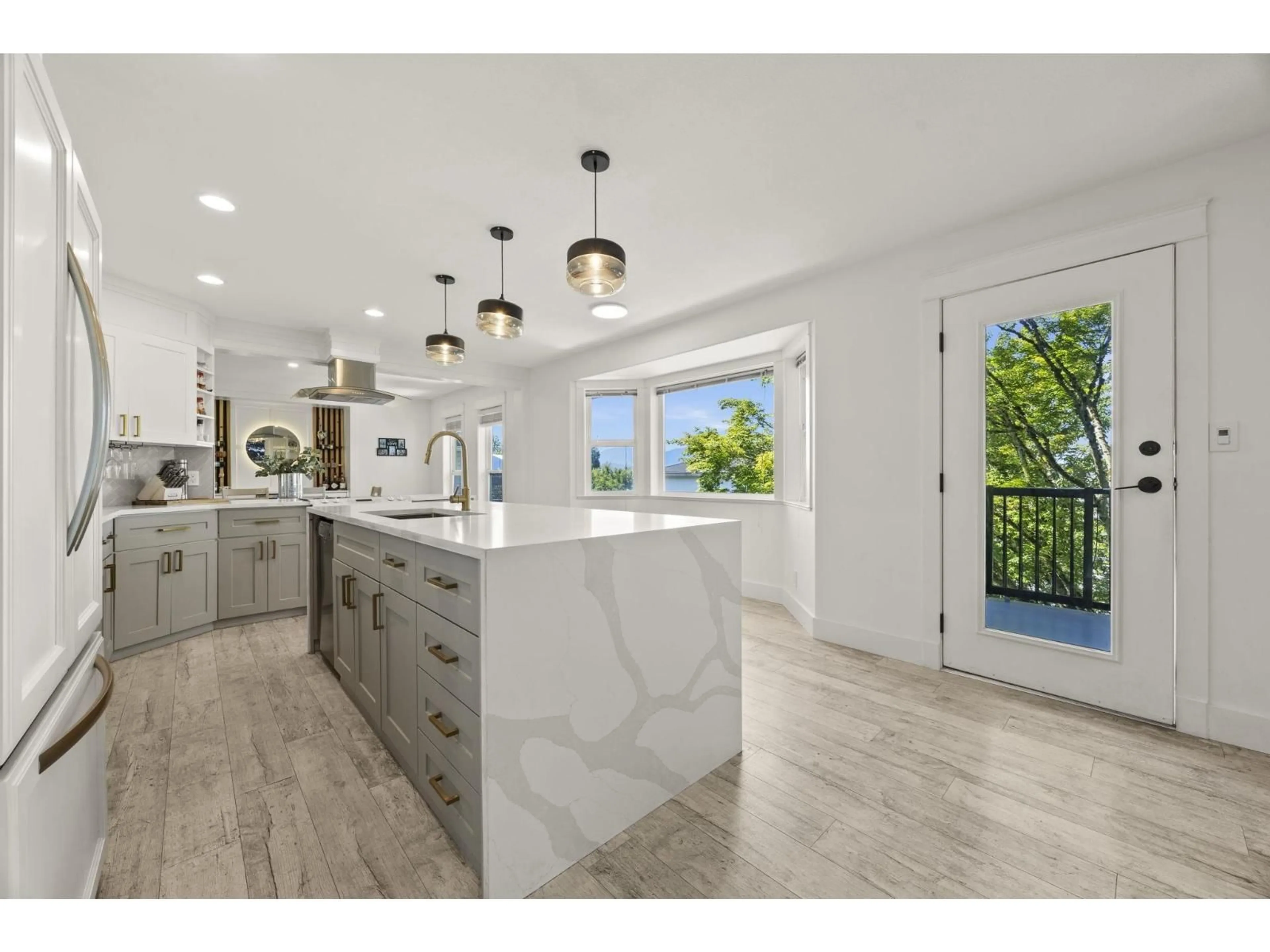Open concept kitchen, ceramic/tile floor for 46645 SYLVAN DRIVE, Chilliwack British Columbia V2R3W4