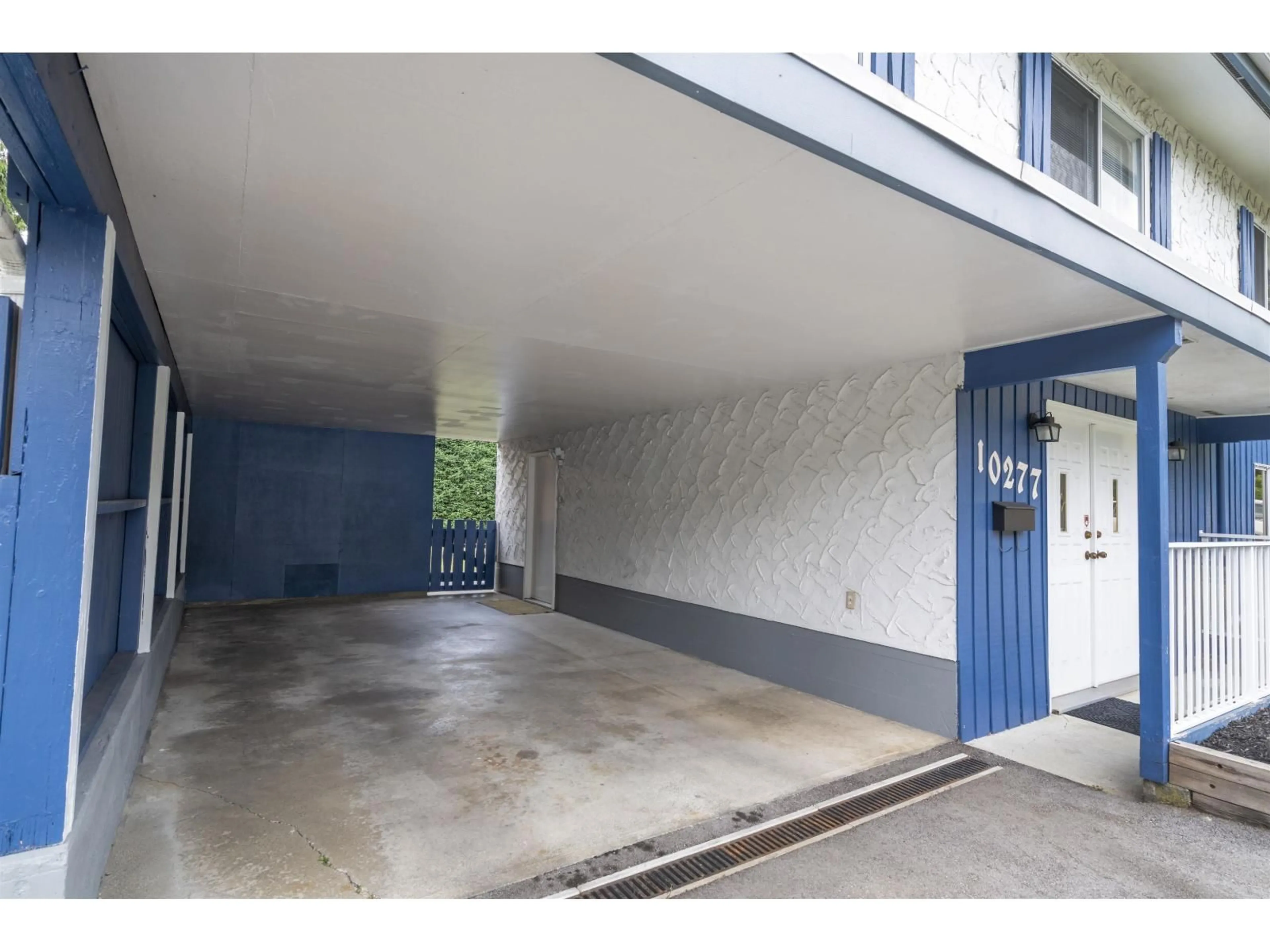 Indoor foyer for 10277 129A STREET, Surrey British Columbia V3T3K4