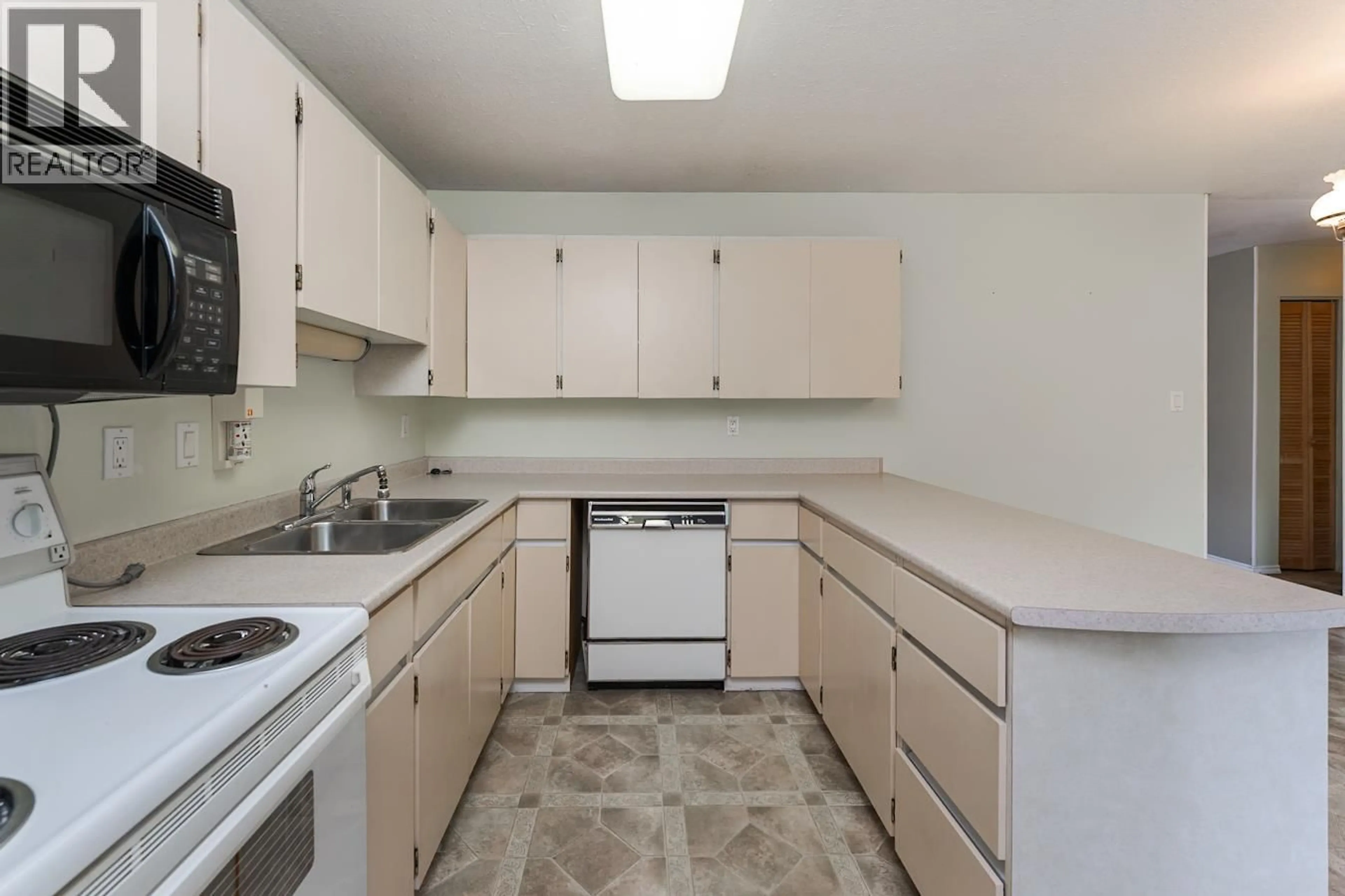 Standard kitchen, unknown for 6712 LILAC CRESCENT, Prince George British Columbia V2K3G9