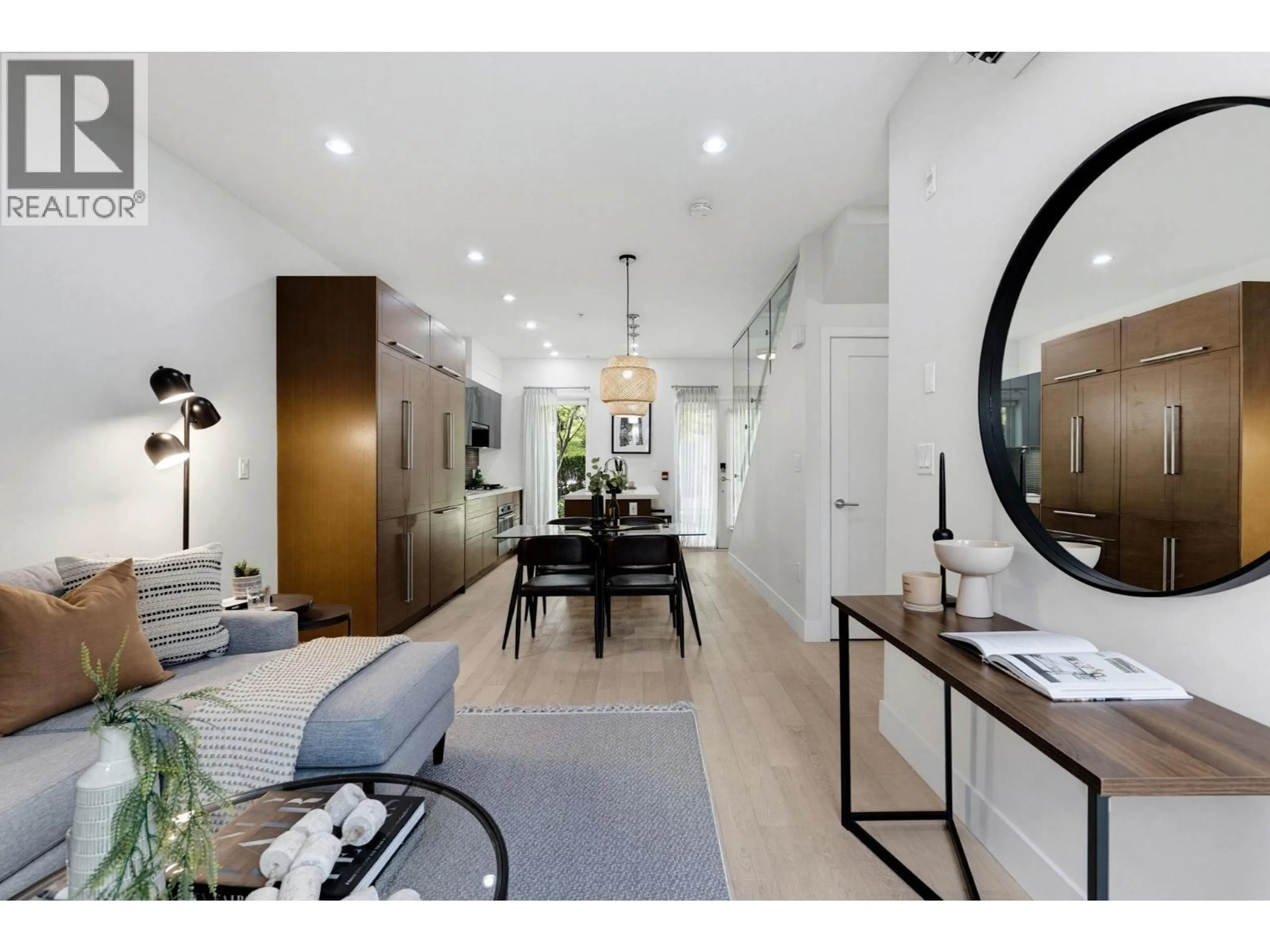 Indoor entryway for 637 VICTORIA DRIVE, Vancouver British Columbia V5L0C3