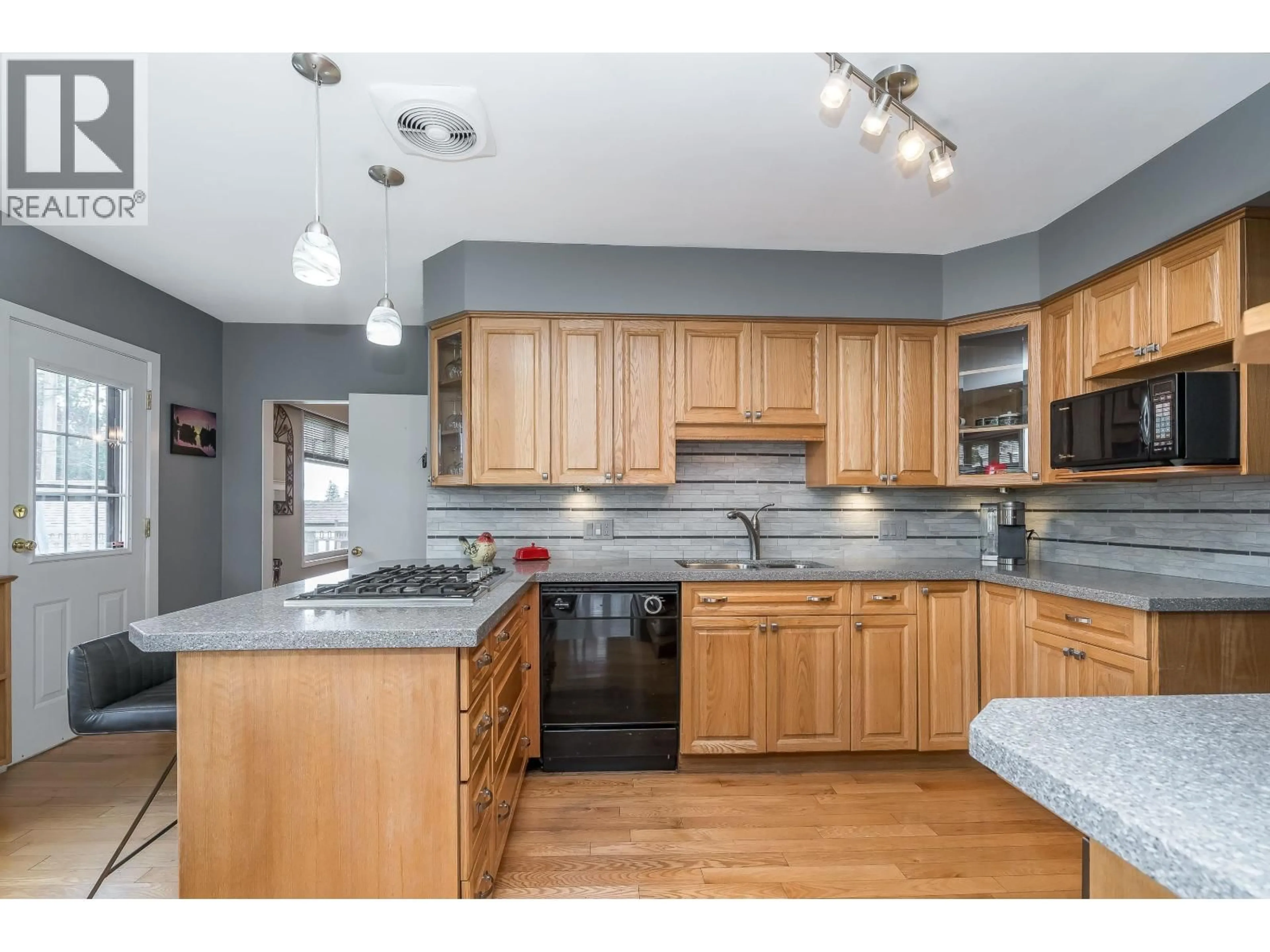 Open concept kitchen, unknown for 324 CHURCHILL AVENUE, New Westminster British Columbia V3L4P6