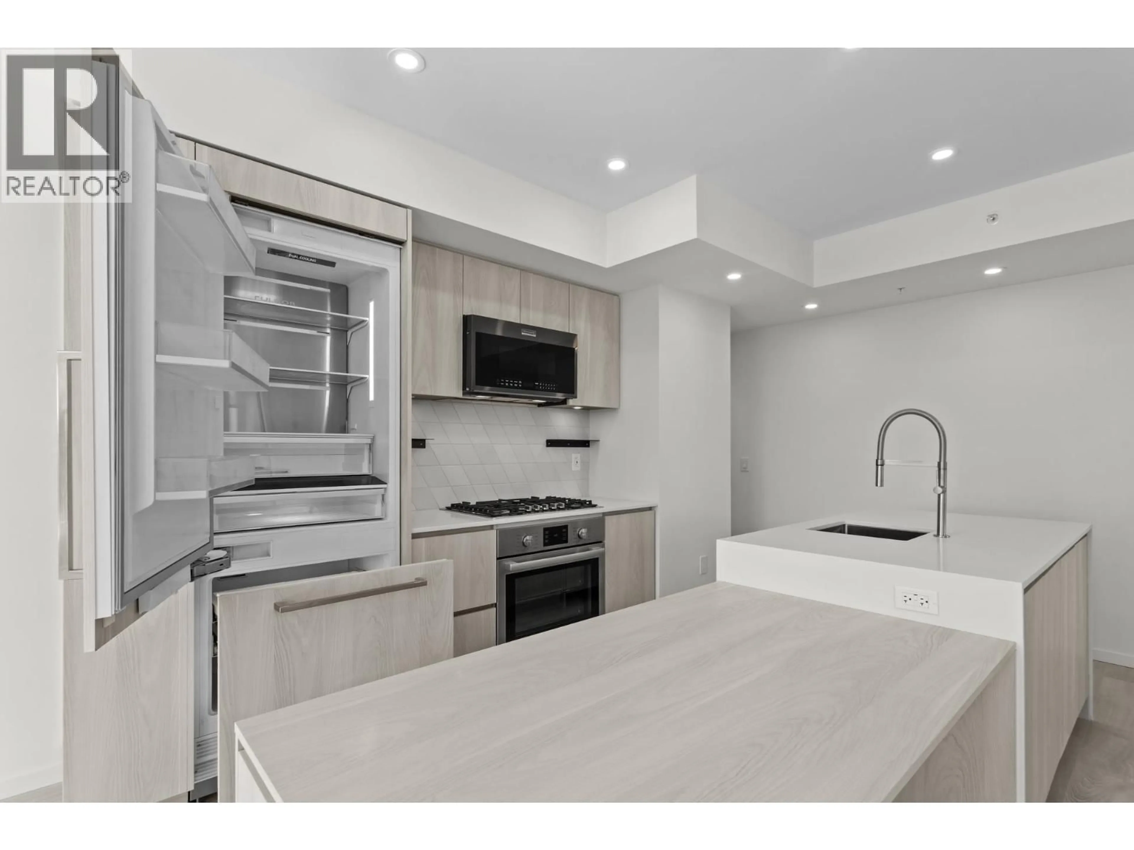 Unknown for 305 - 3264 VANNESS AVENUE, Vancouver British Columbia V5R4V3