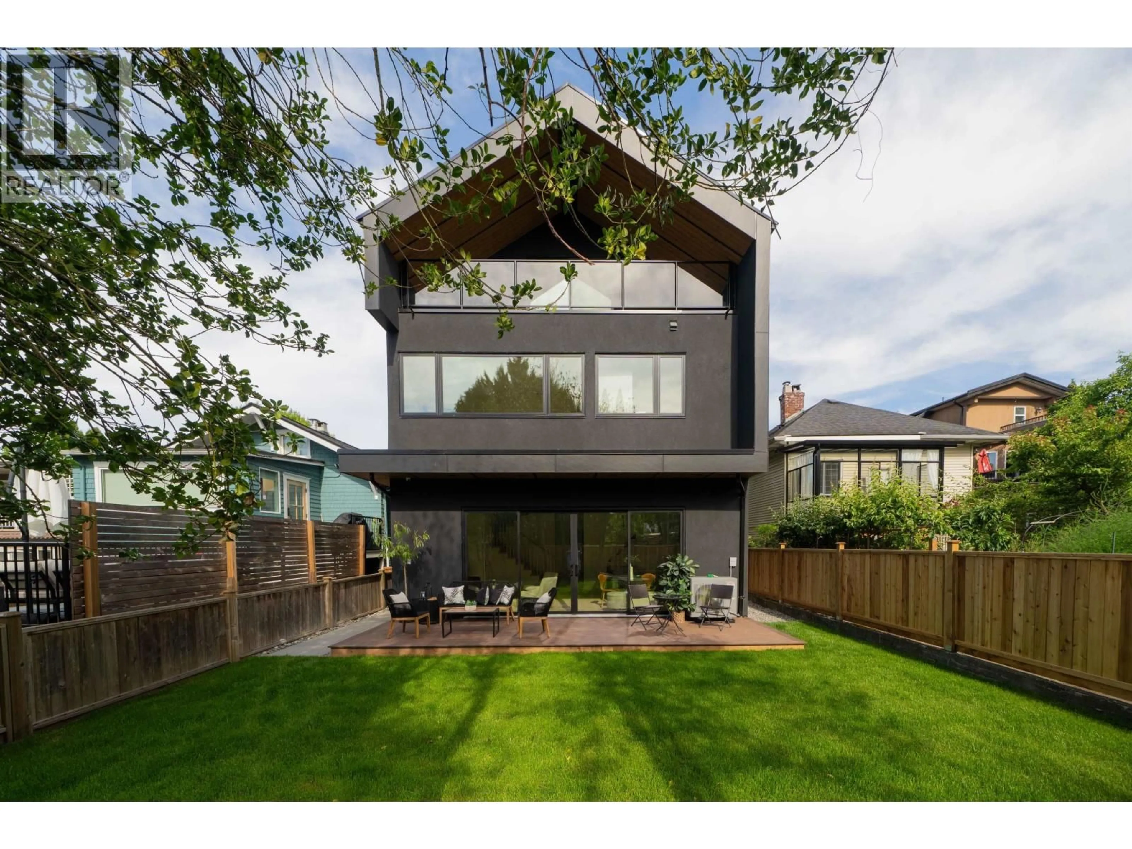 Home with brick exterior material, unknown for 2 - 4161 WINDSOR STREET, Vancouver British Columbia V5V4P2