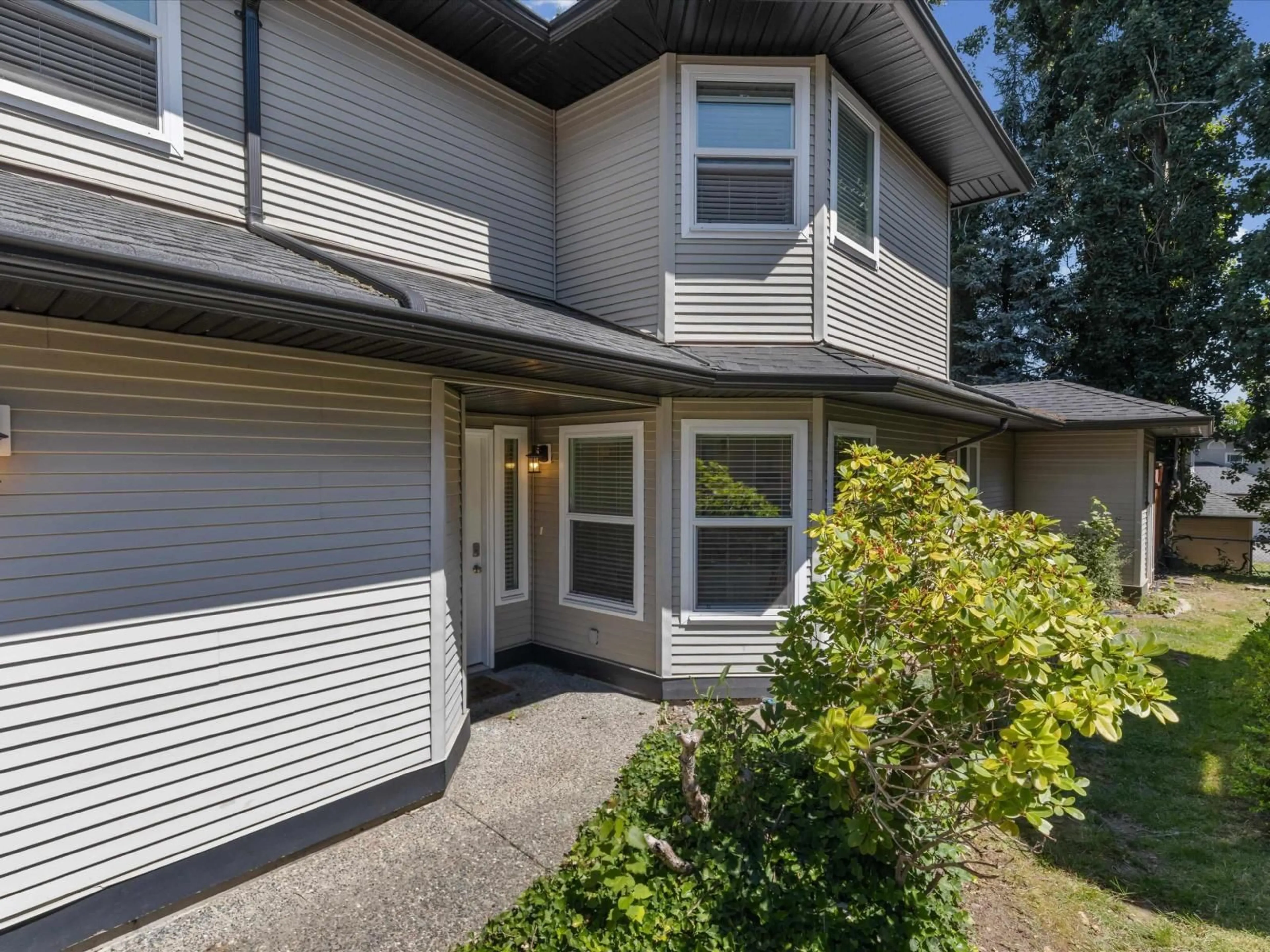 Home with vinyl exterior material, street for 76 - 36060 OLD YALE ROAD, Abbotsford British Columbia V3G2E9