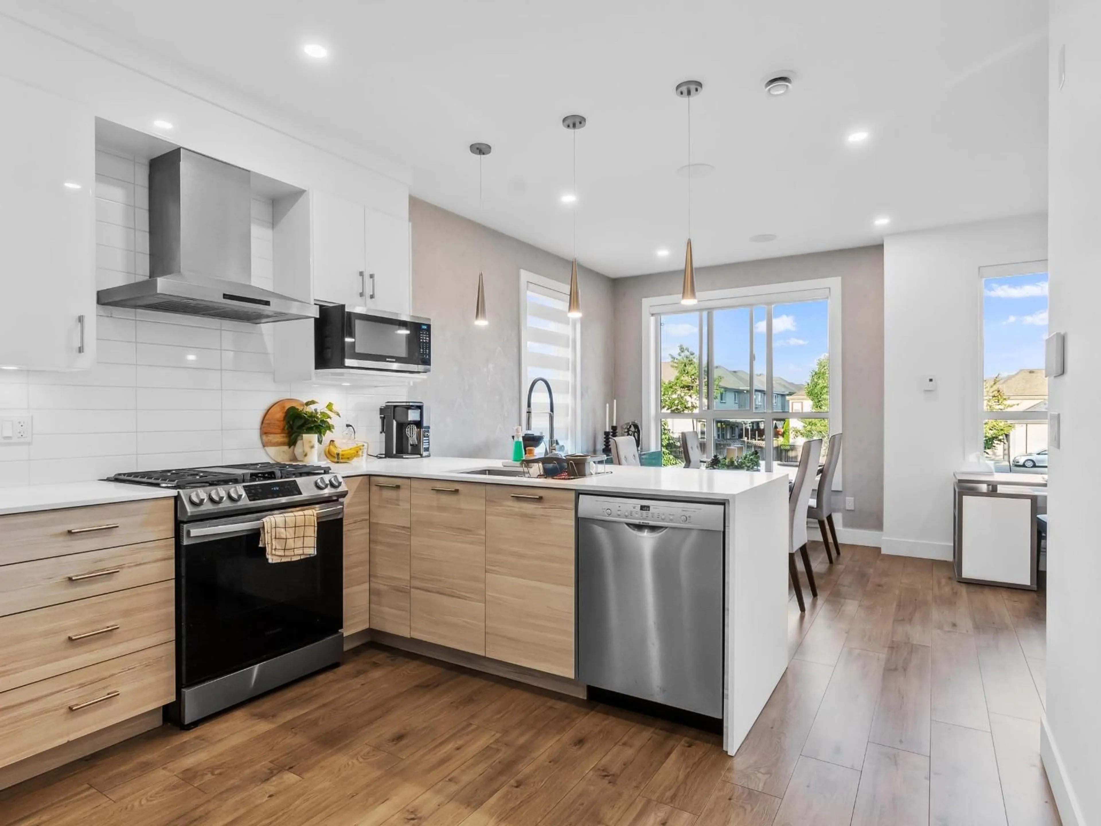 Open concept kitchen, unknown for 10 - 7177 194A STREET, Surrey British Columbia V4N6V6