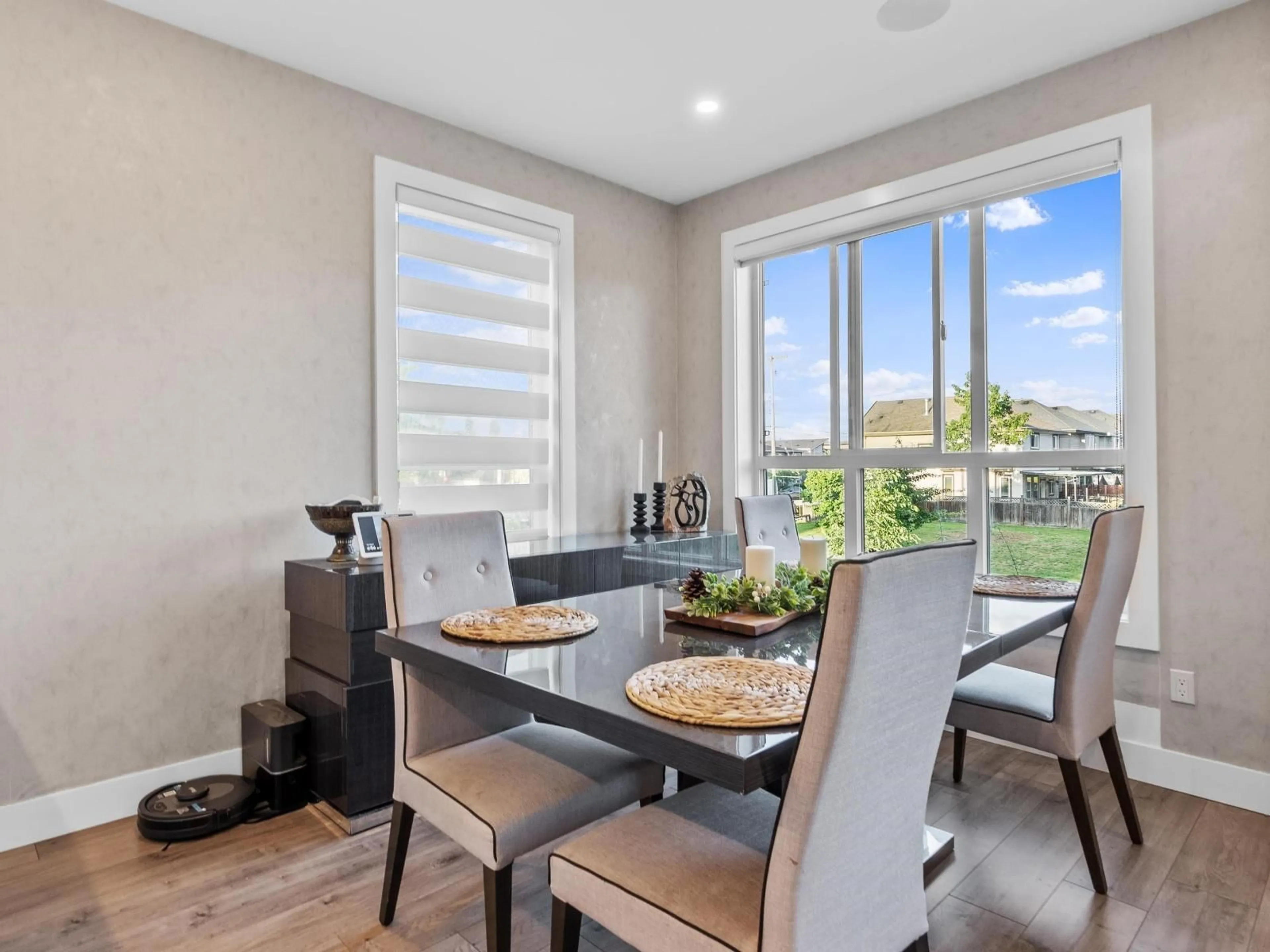 Dining room, wood/laminate floor for 10 - 7177 194A STREET, Surrey British Columbia V4N6V6