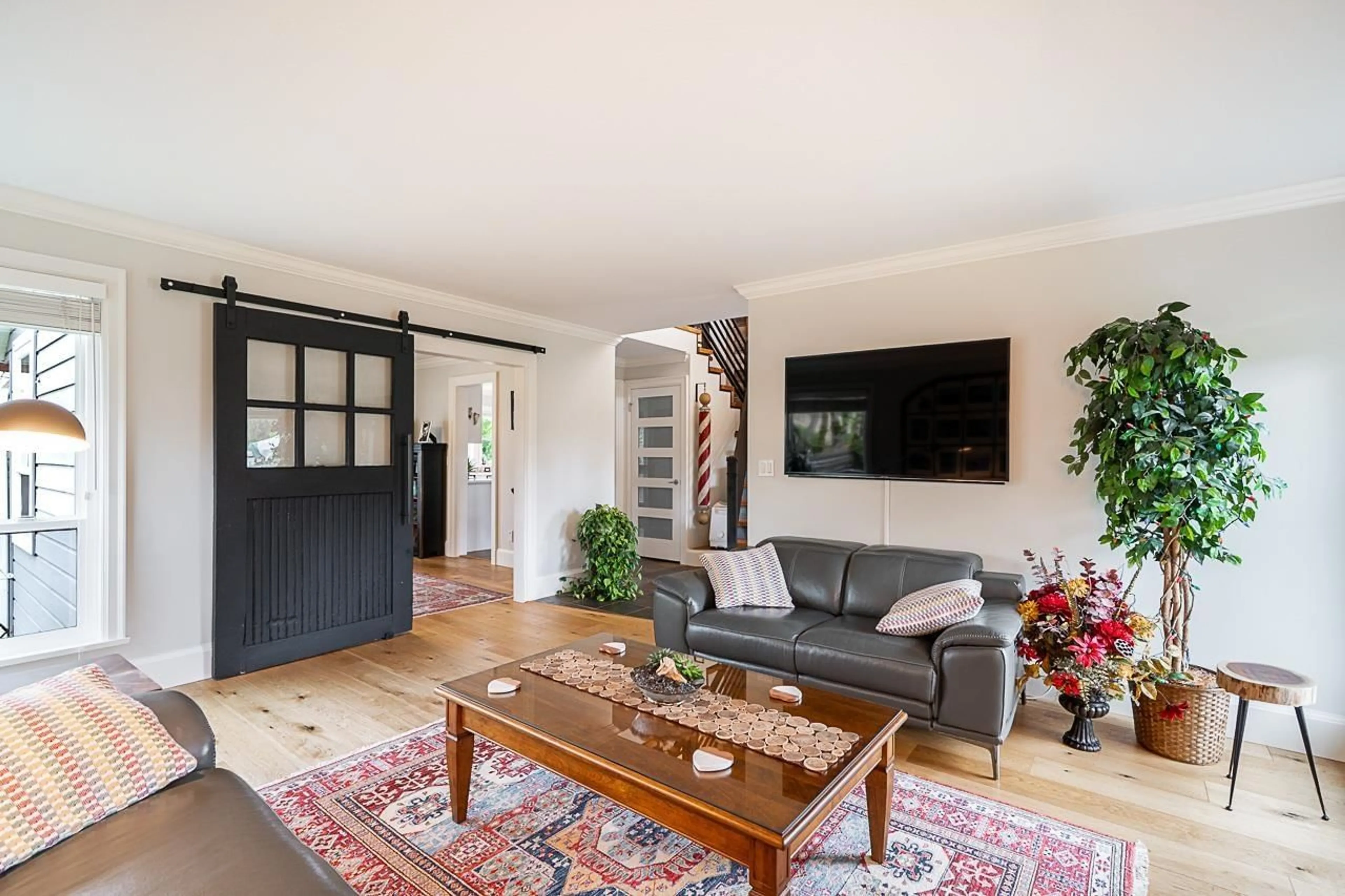 Living room with furniture, unknown for 15464 60A AVENUE, Surrey British Columbia V3S7H6