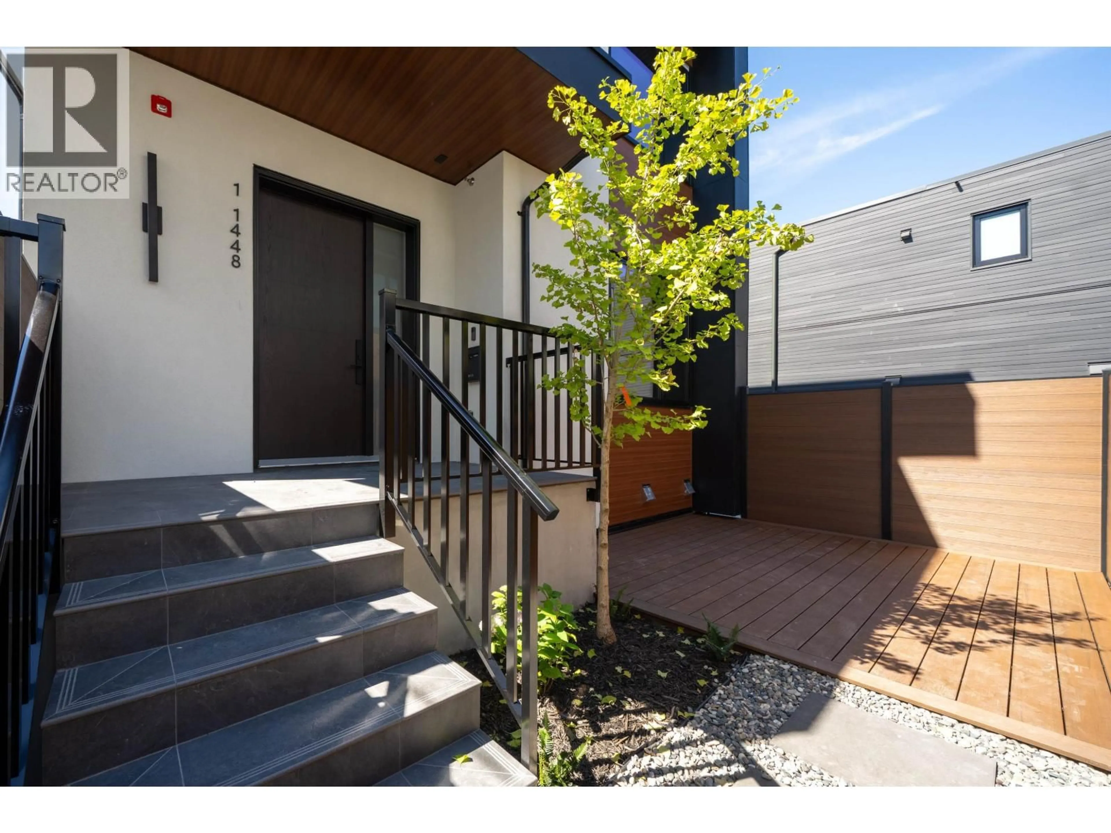 Indoor entryway for 1 - 1448 30TH AVENUE, Vancouver British Columbia V5N3A2