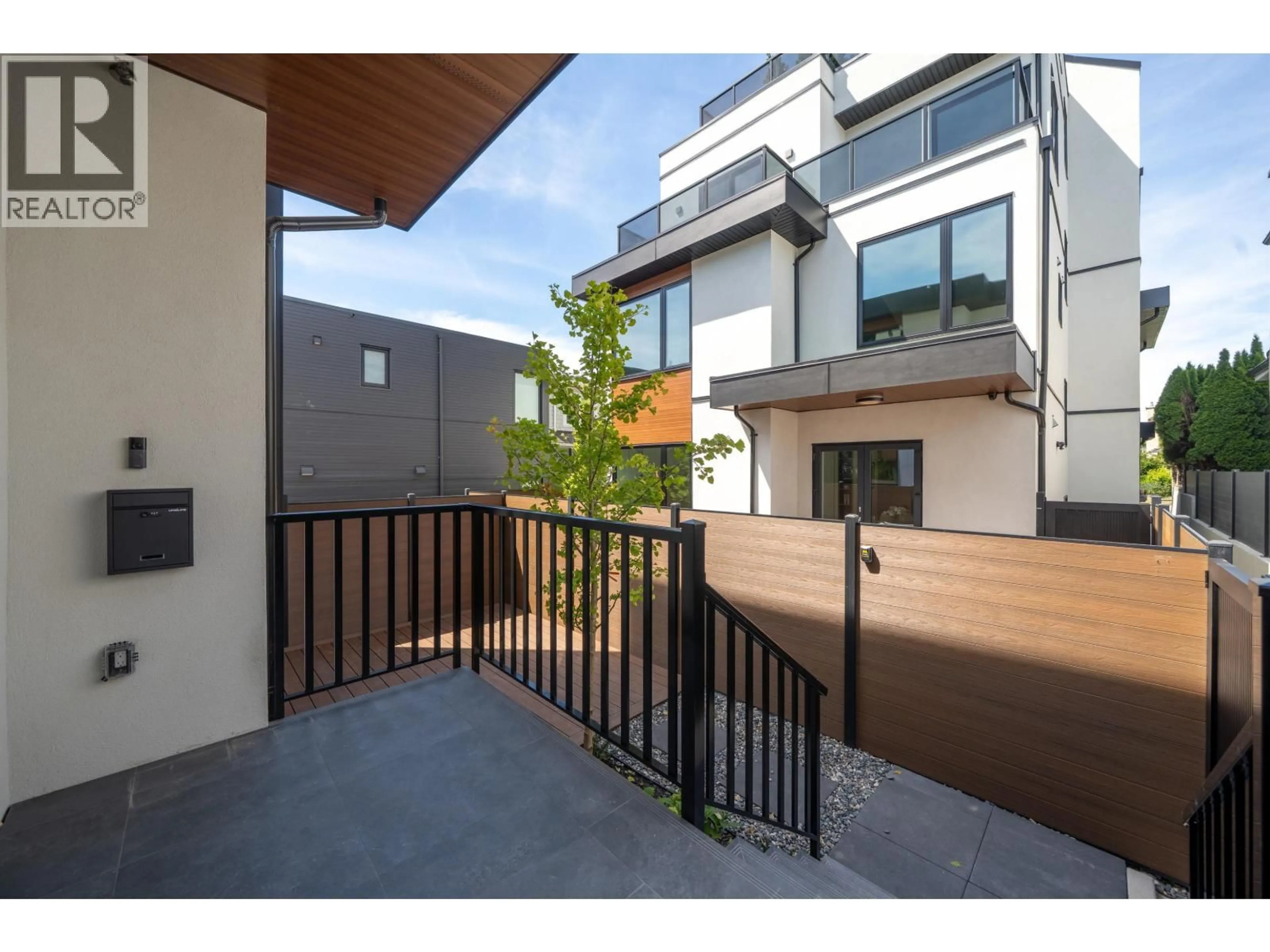 Unknown for 1 - 1448 30TH AVENUE, Vancouver British Columbia V5N3A2