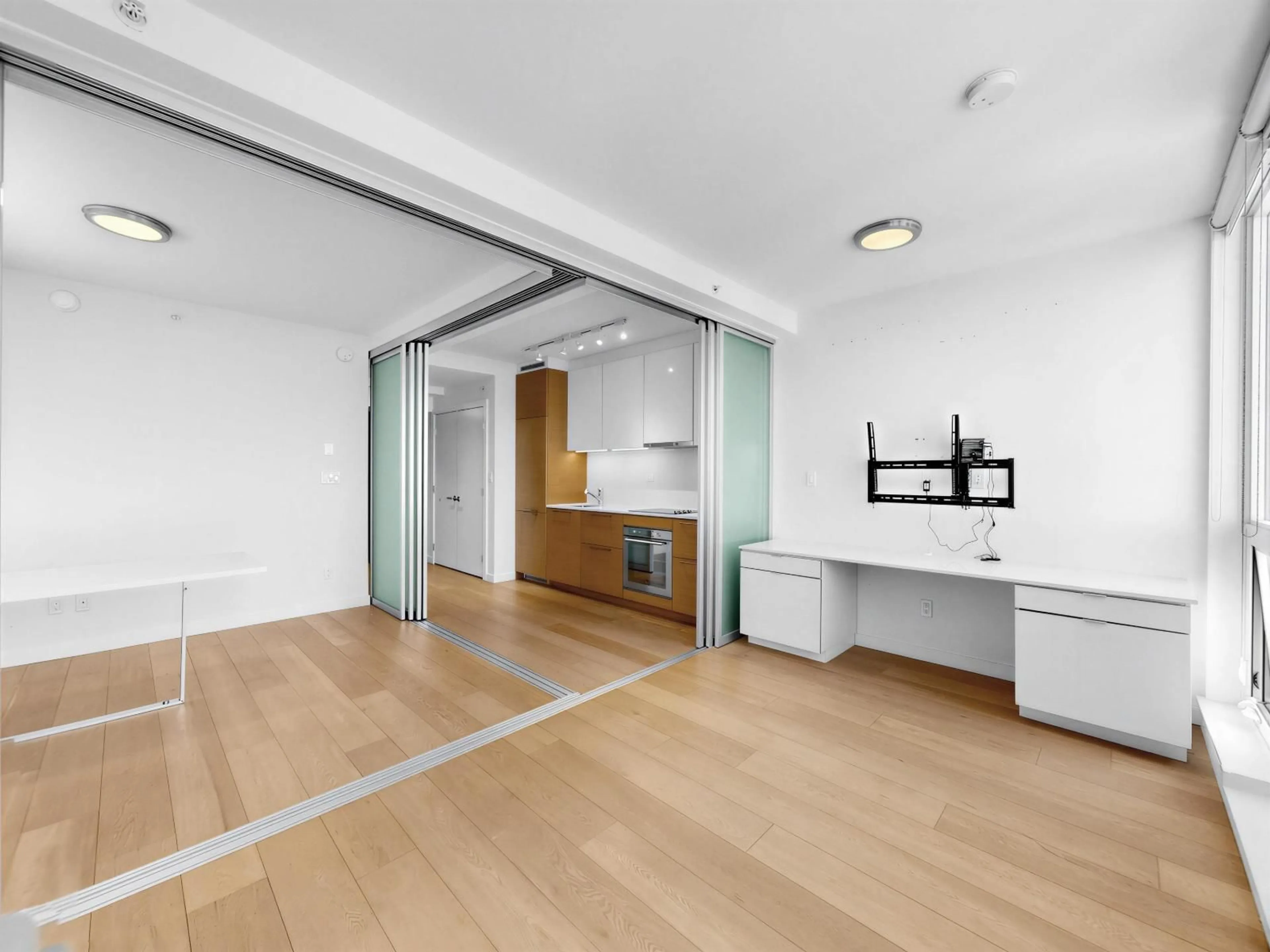 Indoor foyer for 1208 - 13438 CENTRAL AVENUE, Surrey British Columbia V3T0N2