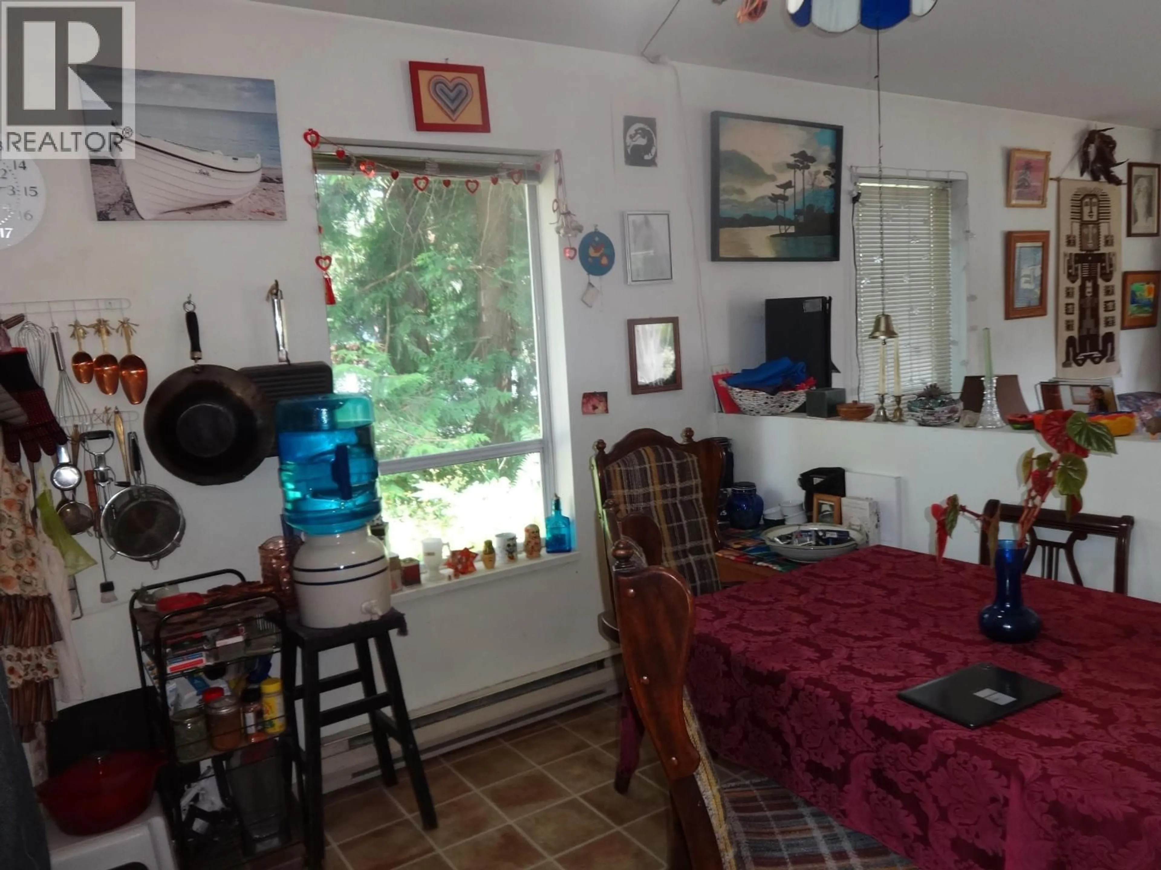 Dining room, floor is not visible for 1088 SUNNYSIDE ROAD, Gibsons British Columbia V0N1V3