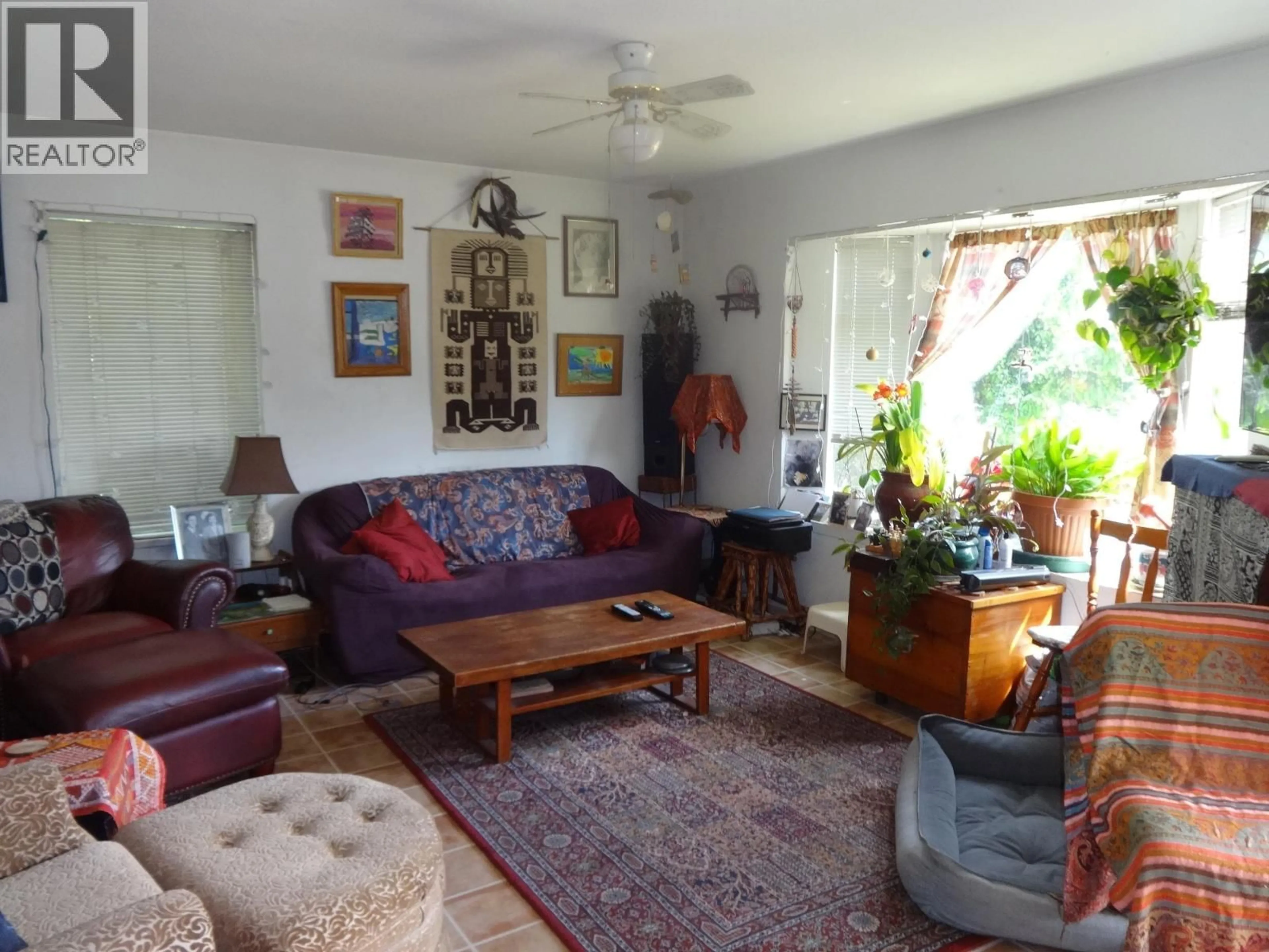 Living room with furniture, floor is not visible for 1088 SUNNYSIDE ROAD, Gibsons British Columbia V0N1V3