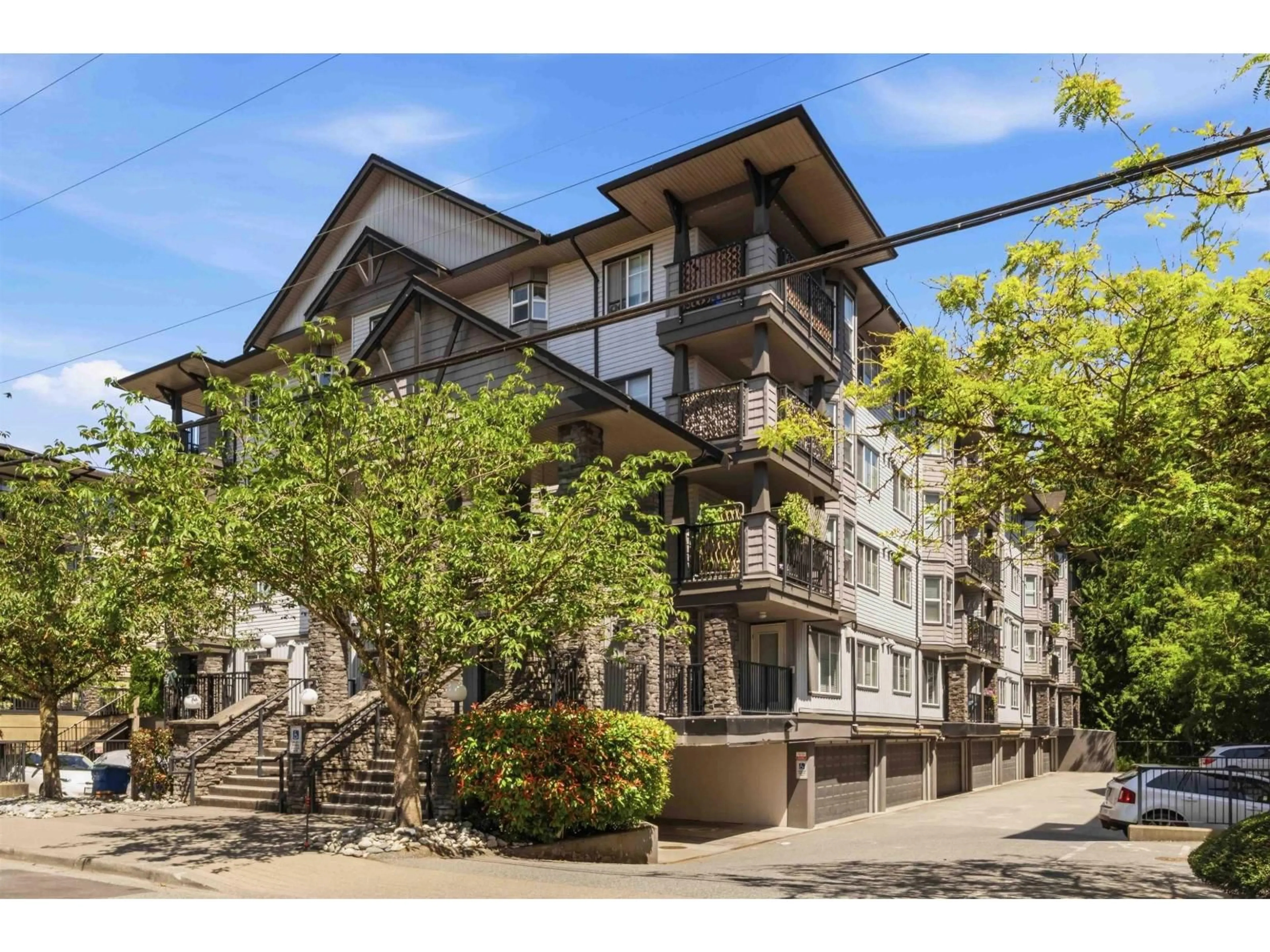 Patio, street for 105 - 5475 198 STREET, Langley British Columbia V3A1G2