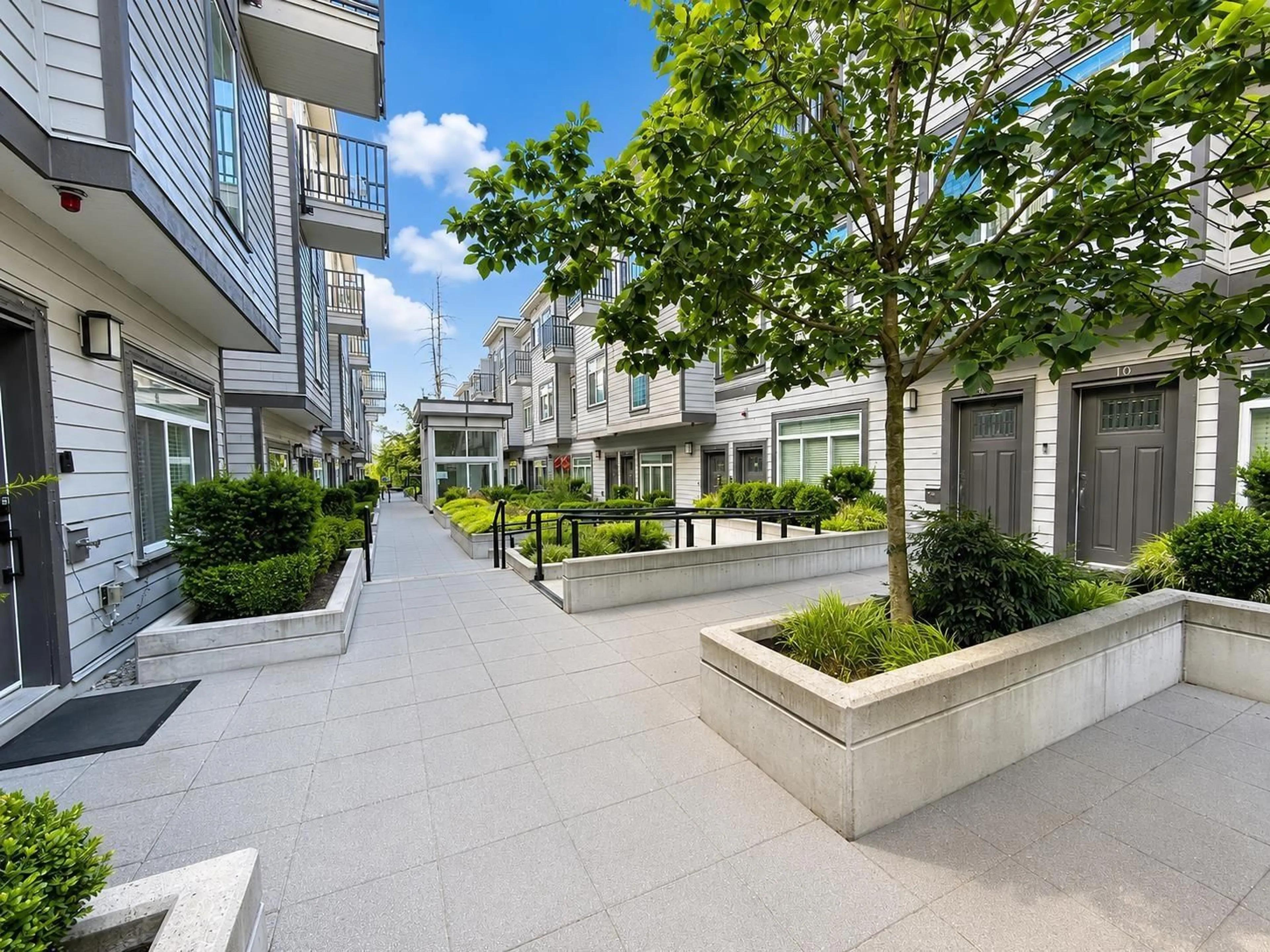 Patio, street for 23 - 7247 140 STREET, Surrey British Columbia V3W1K8