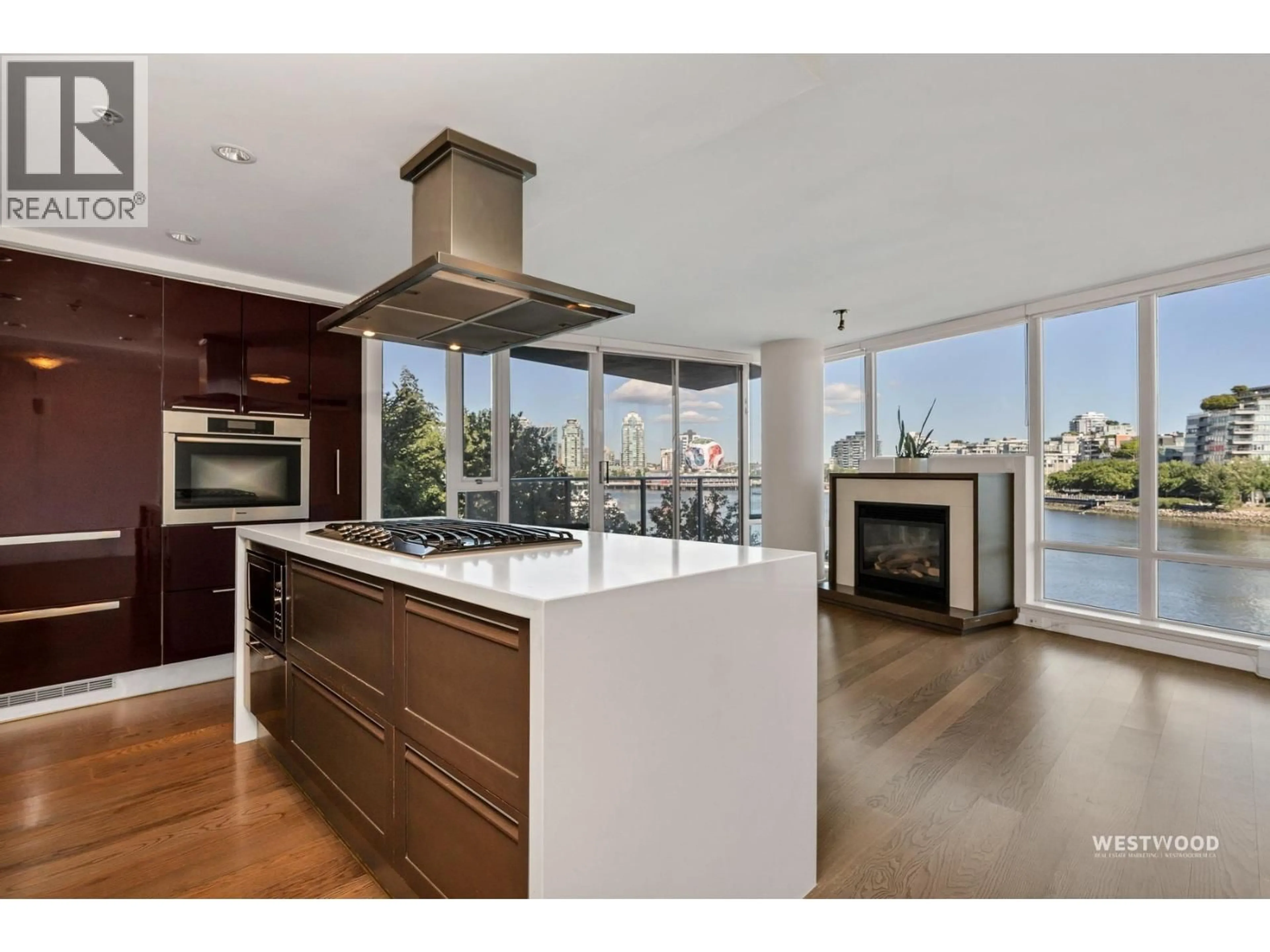 Open concept kitchen, wood/laminate floor for 501 - 8 SMITHE MEWS, Vancouver British Columbia V6B0A5