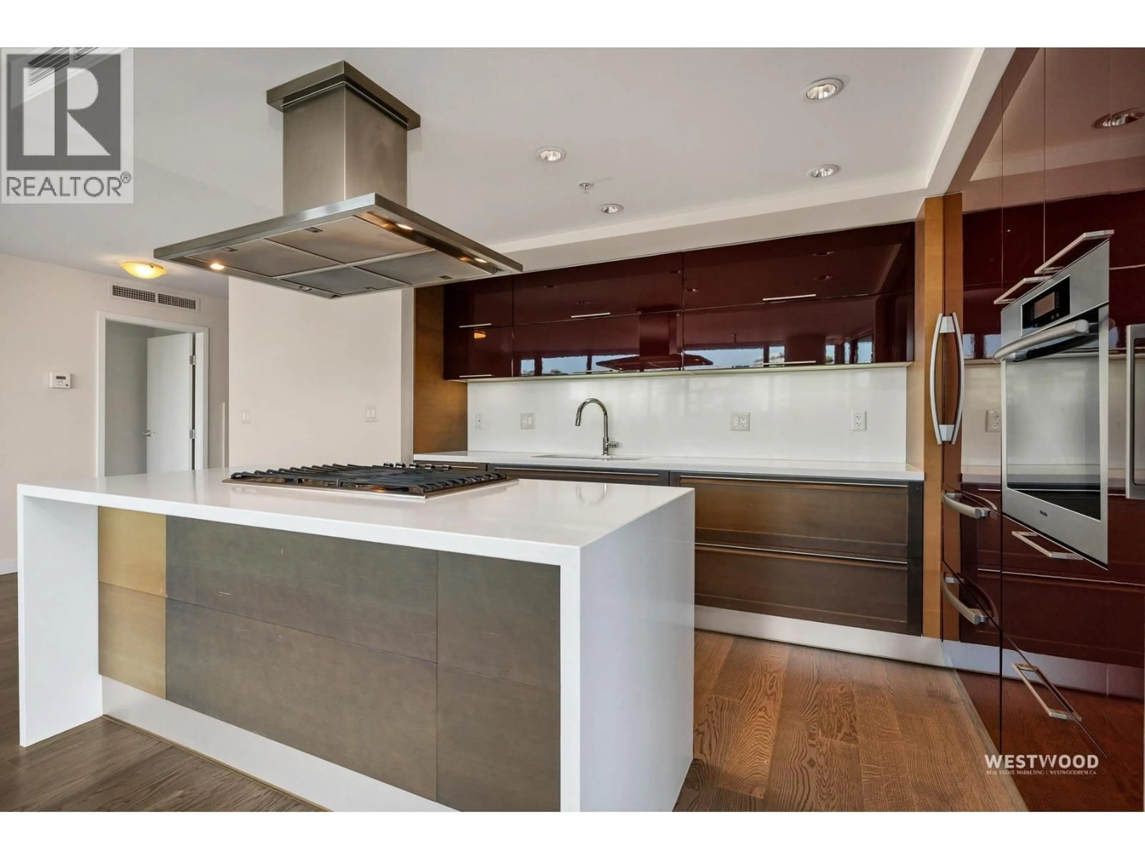 Contemporary kitchen, unknown for 501 - 8 SMITHE MEWS, Vancouver British Columbia V6B0A5