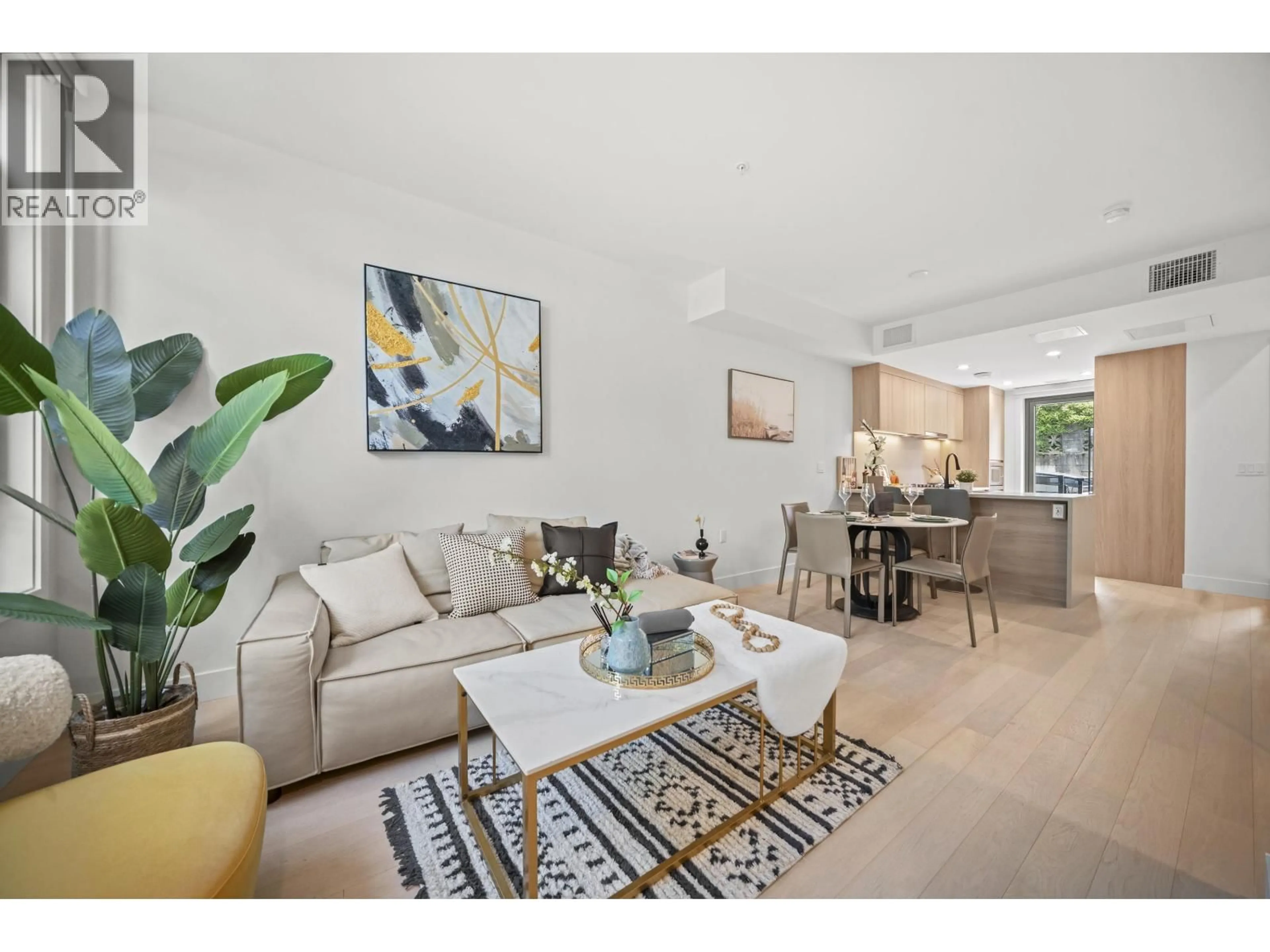 Living room with furniture, unknown for 6352 OAK STREET, Vancouver British Columbia V6P2W4