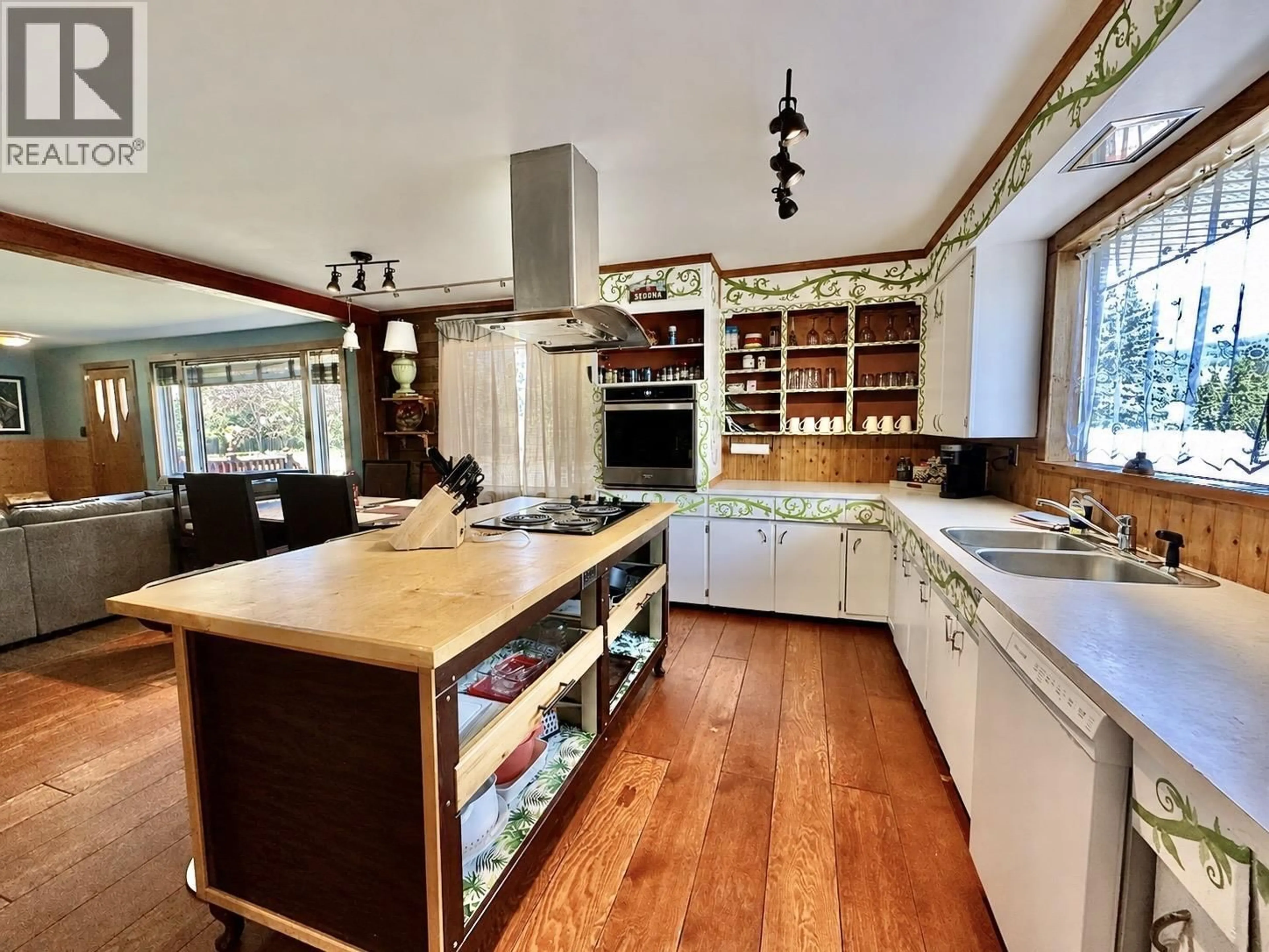 Open concept kitchen, unknown for 1343 7TH AVENUE, Valemount British Columbia V0E2Z0