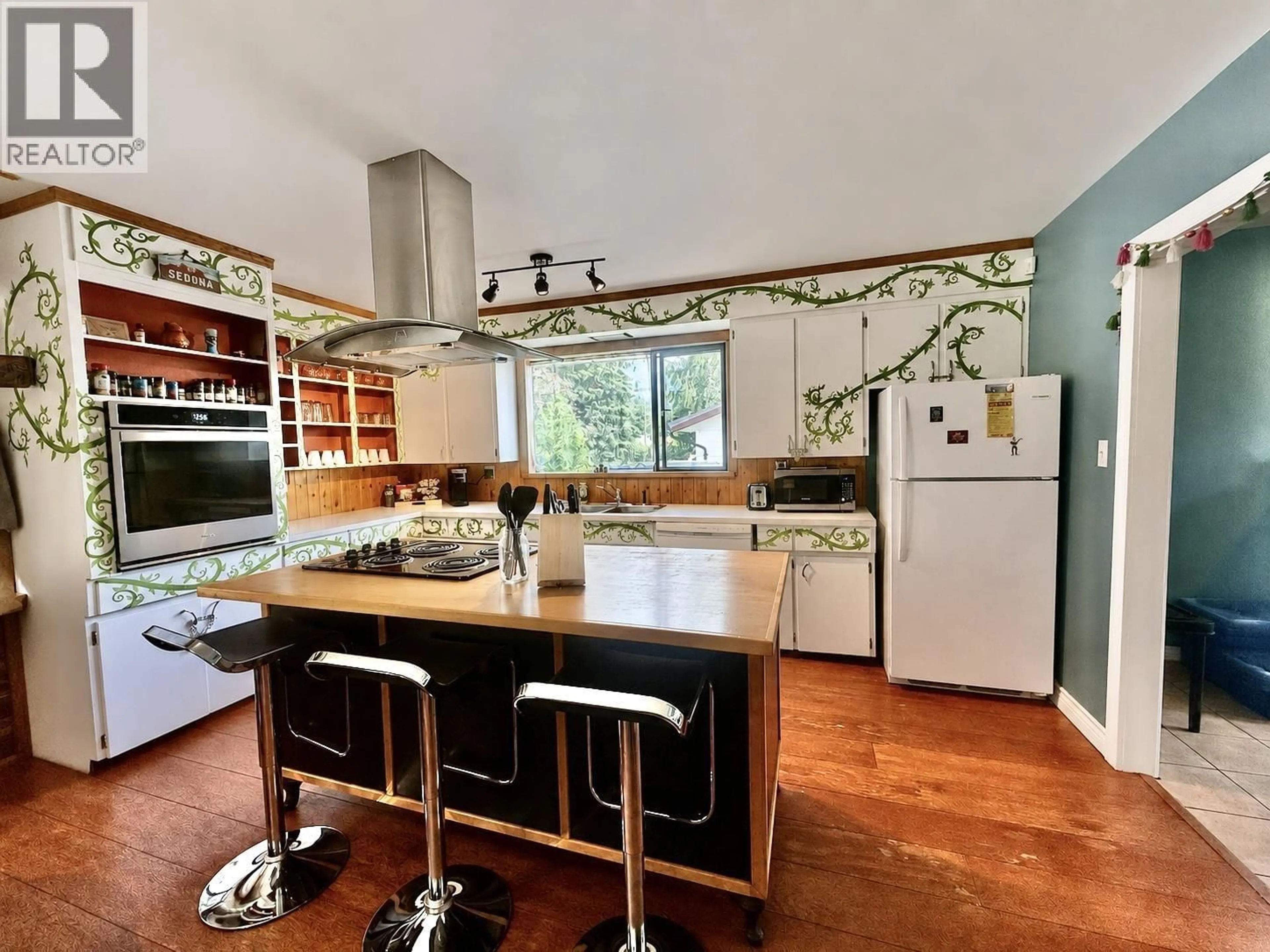 Open concept kitchen, unknown for 1343 7TH AVENUE, Valemount British Columbia V0E2Z0