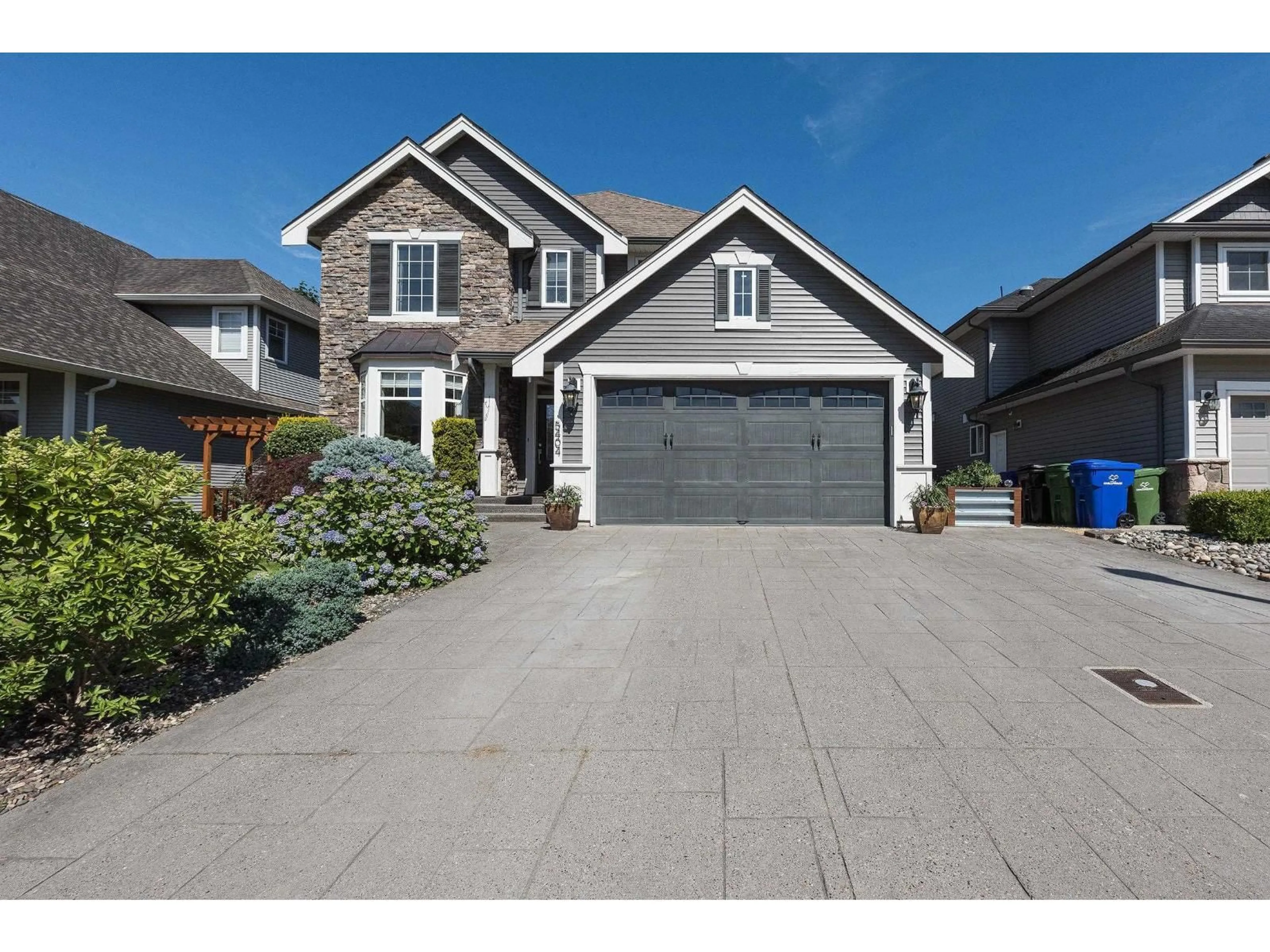 Home with vinyl exterior material, street for 5404 CHINOOK STREET, Chilliwack British Columbia V2R0A6