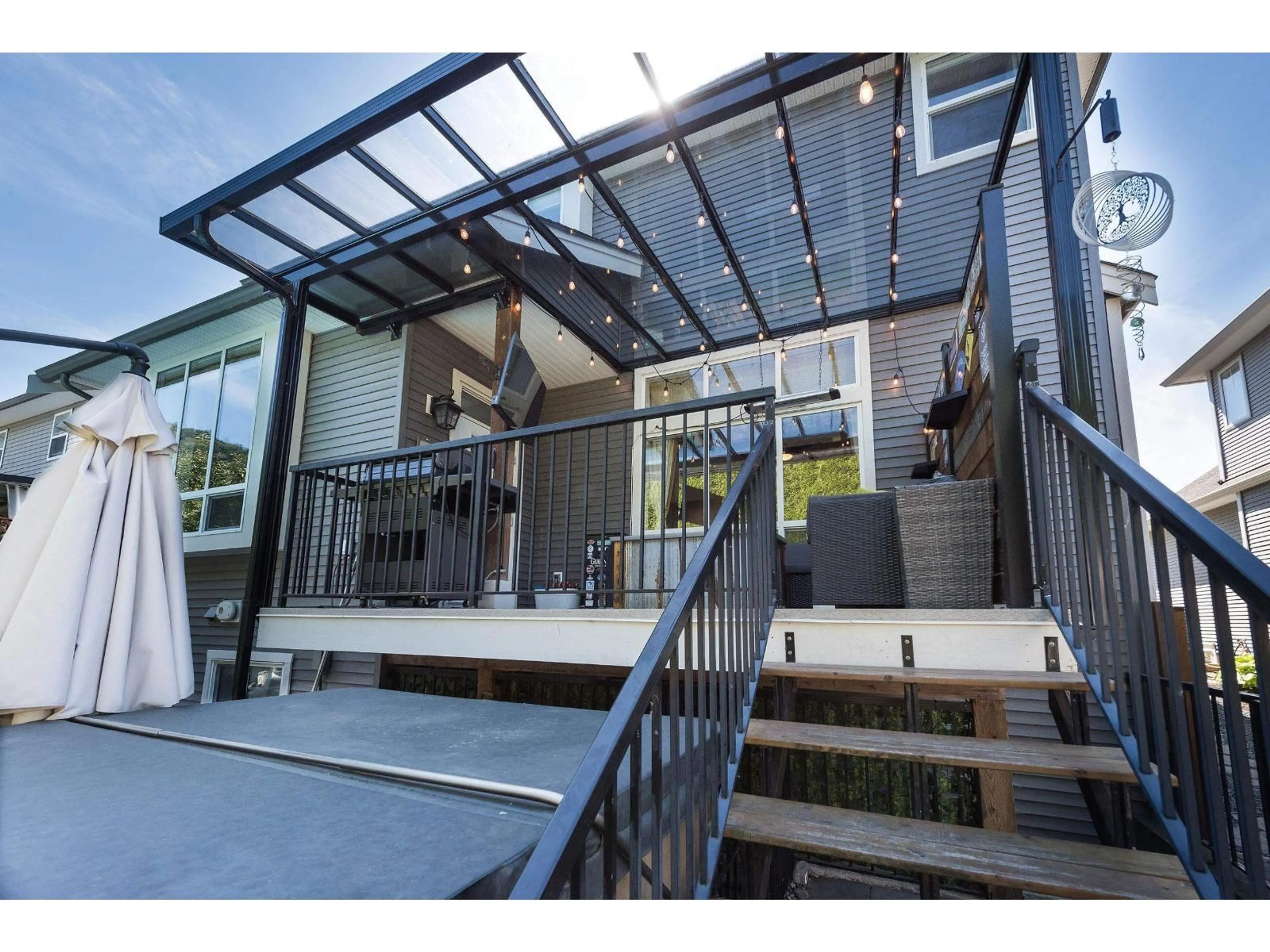 Indoor foyer for 5404 CHINOOK STREET, Chilliwack British Columbia V2R0A6