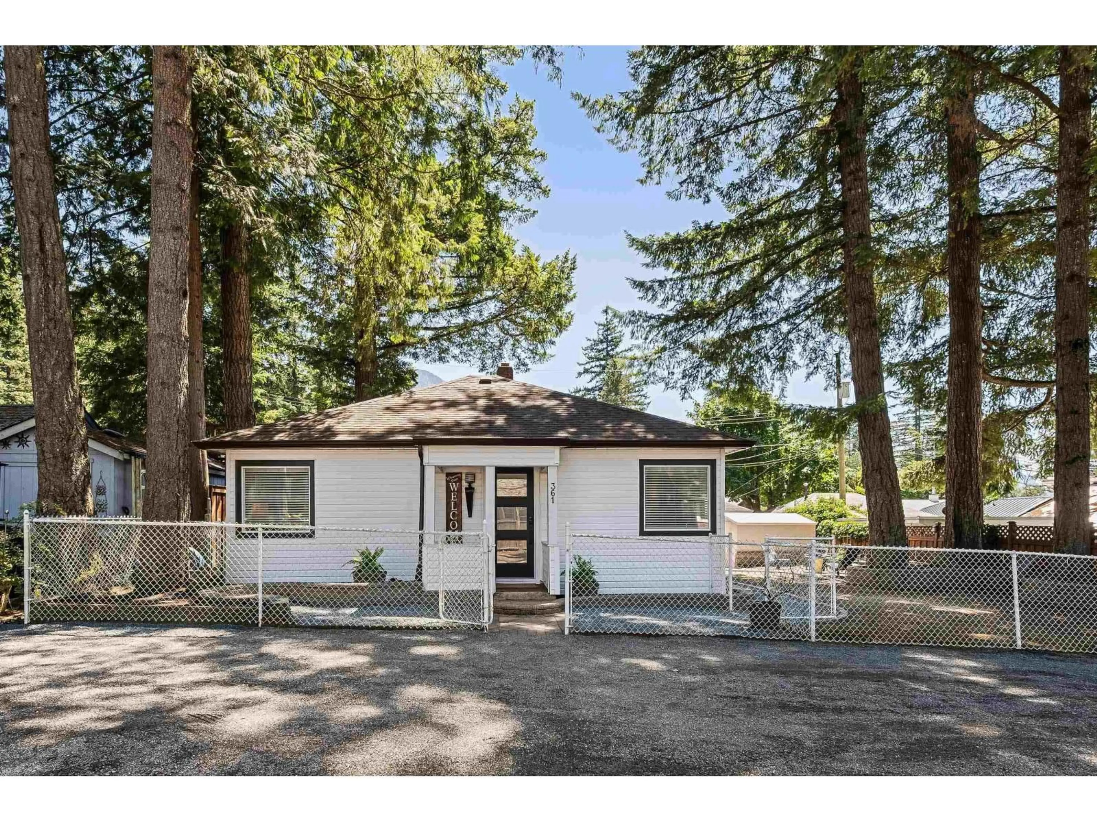 Home with vinyl exterior material, unknown for 361 PINE STREET, Cultus Lake British Columbia V2R4Y9