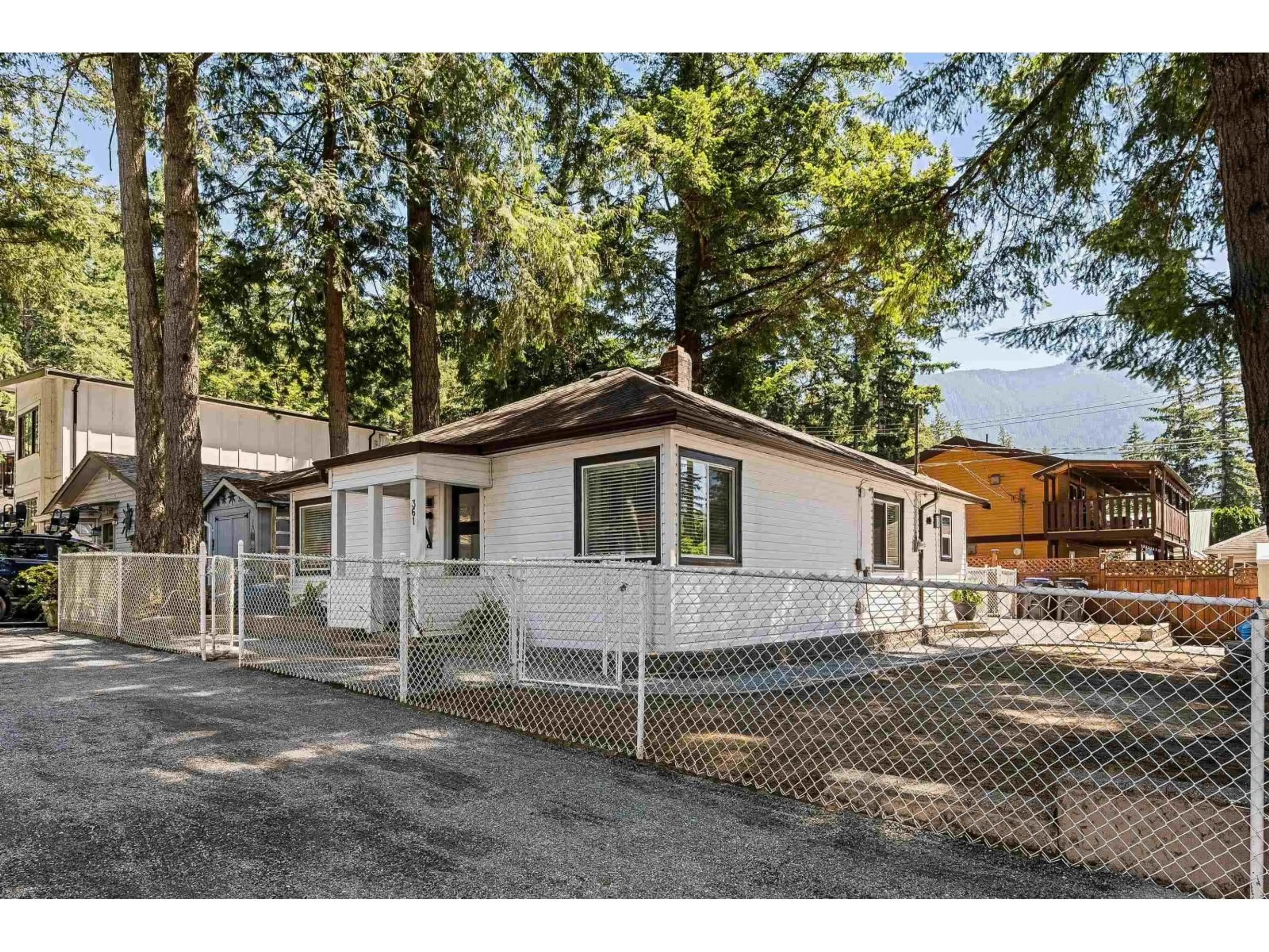 Home with vinyl exterior material, street for 361 PINE STREET, Cultus Lake British Columbia V2R4Y9
