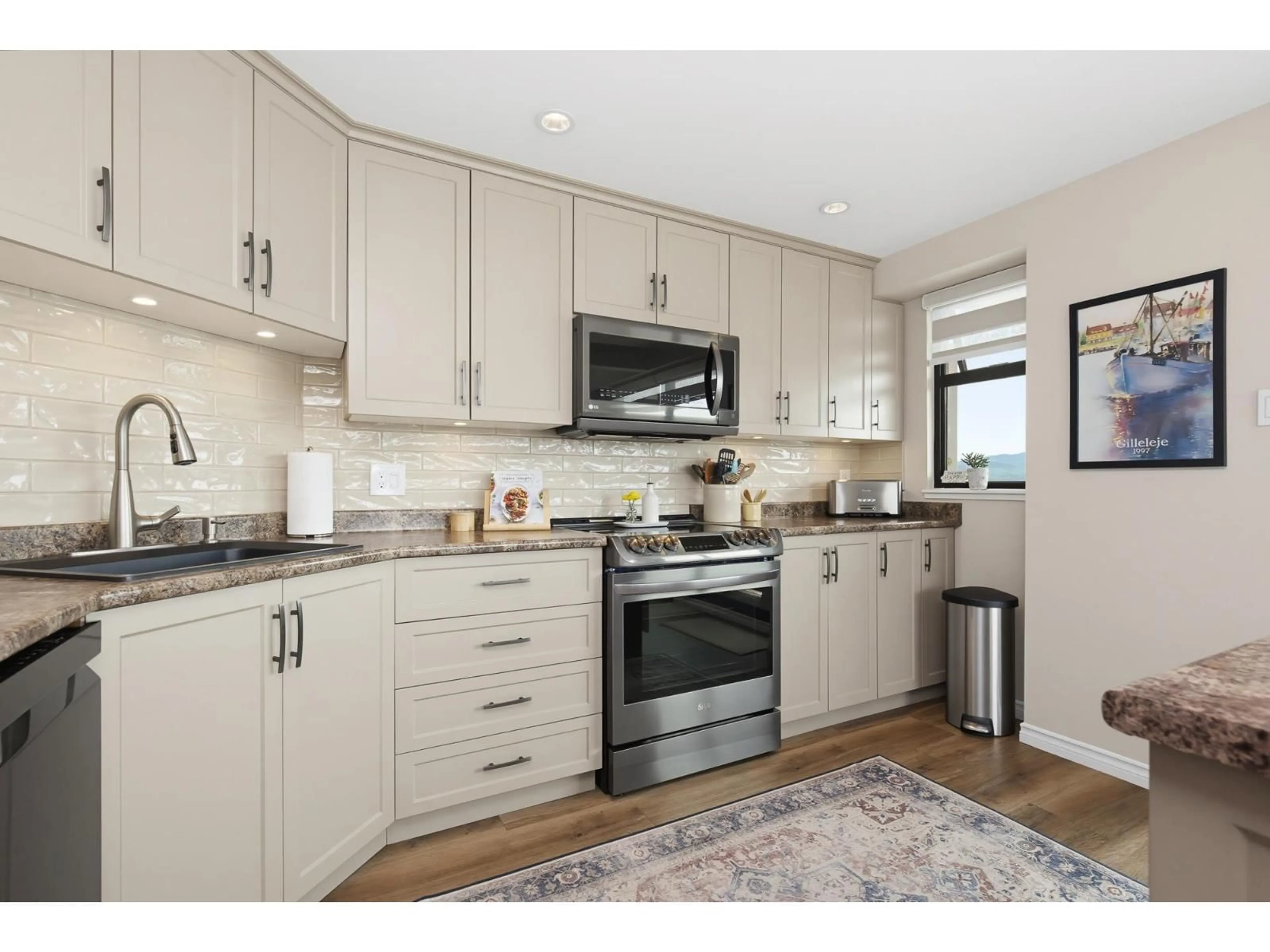 Standard kitchen, unknown for 904 - 32440 SIMON AVENUE, Abbotsford British Columbia V2T5R3