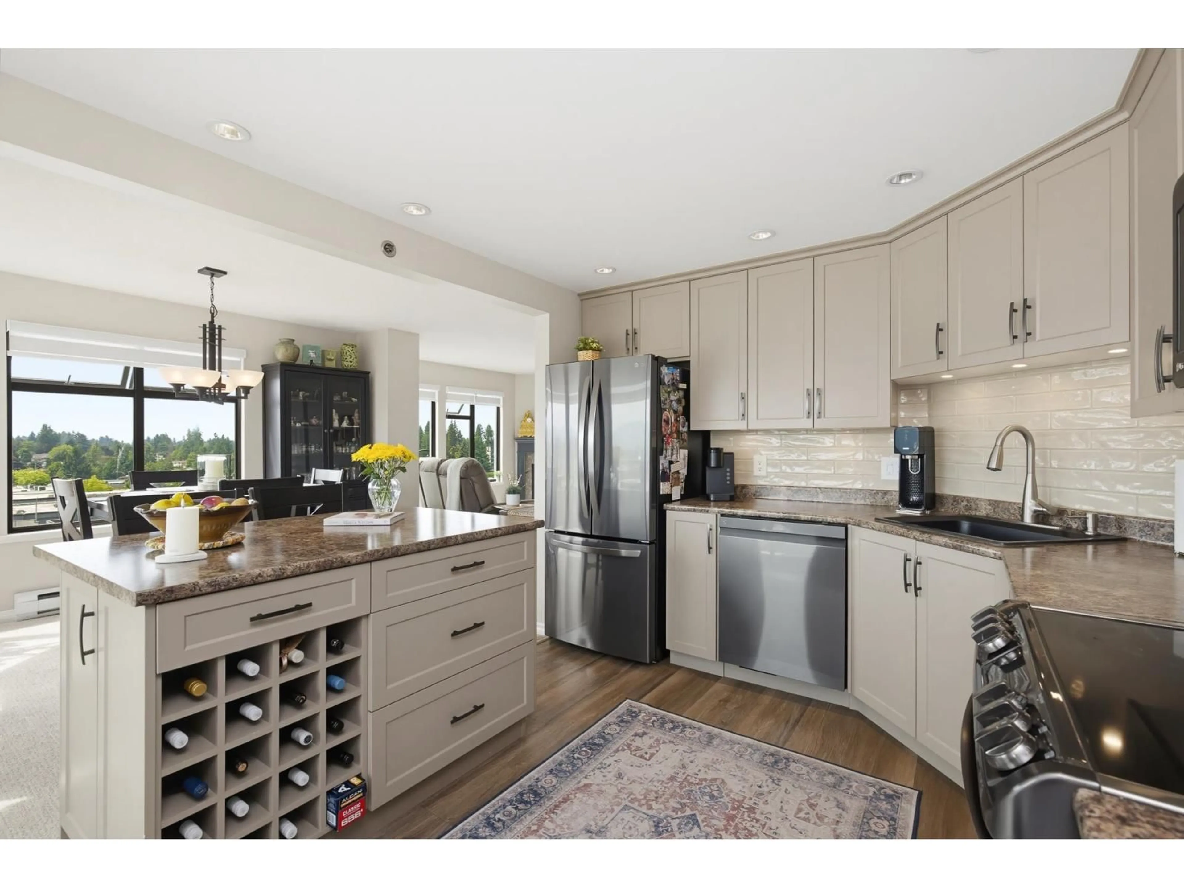 Open concept kitchen, unknown for 904 - 32440 SIMON AVENUE, Abbotsford British Columbia V2T5R3