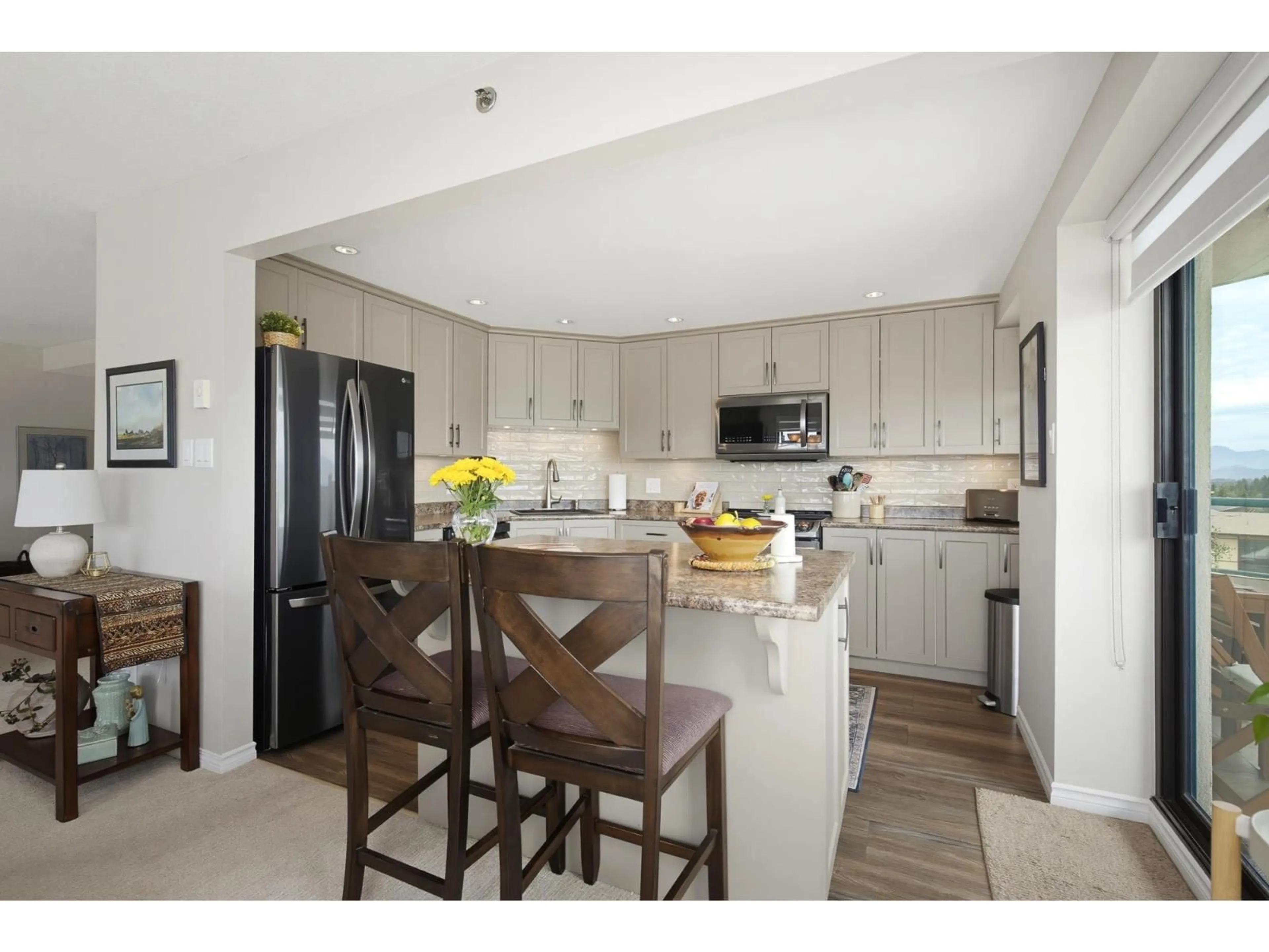 Open concept kitchen, unknown for 904 - 32440 SIMON AVENUE, Abbotsford British Columbia V2T5R3
