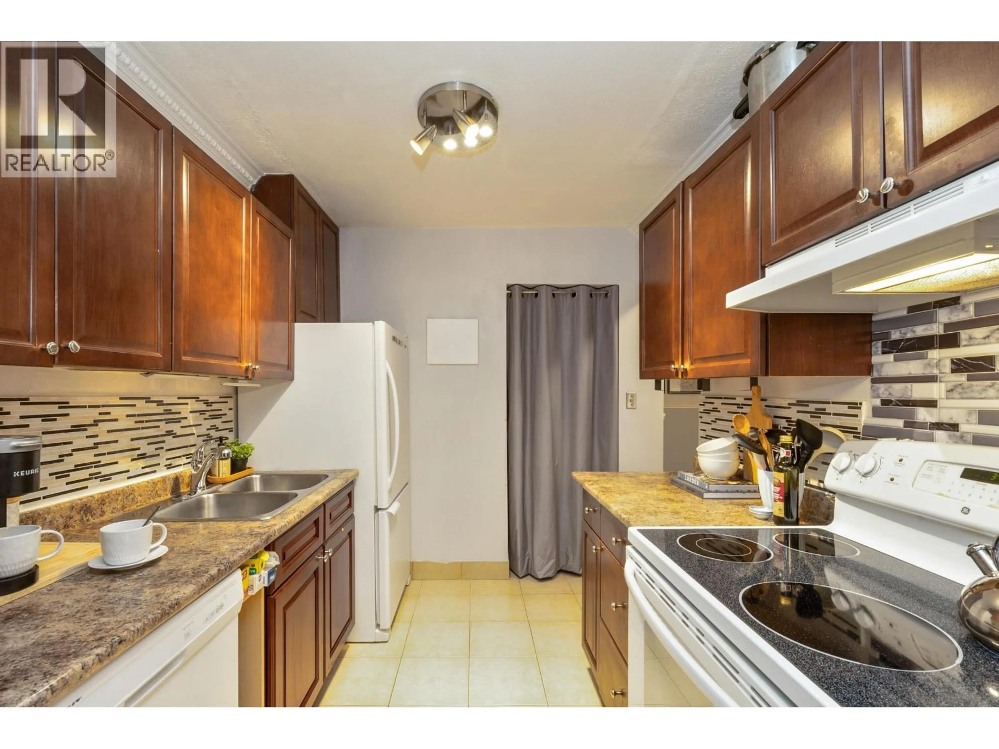 Standard kitchen, unknown for 112 - 6105 KINGSWAY, Burnaby British Columbia V5J5C7