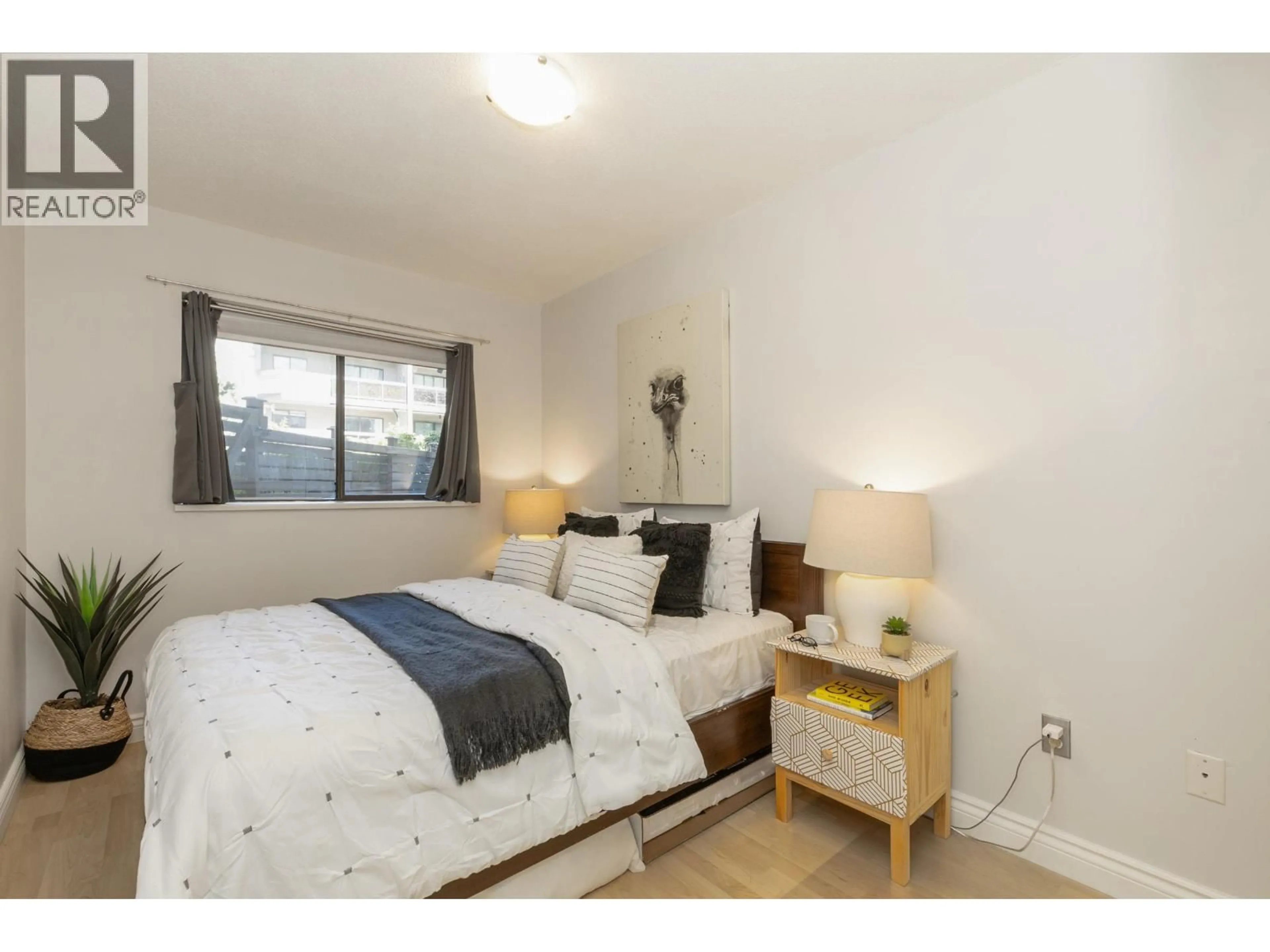 Bedroom with bed, unknown for 112 - 6105 KINGSWAY, Burnaby British Columbia V5J5C7