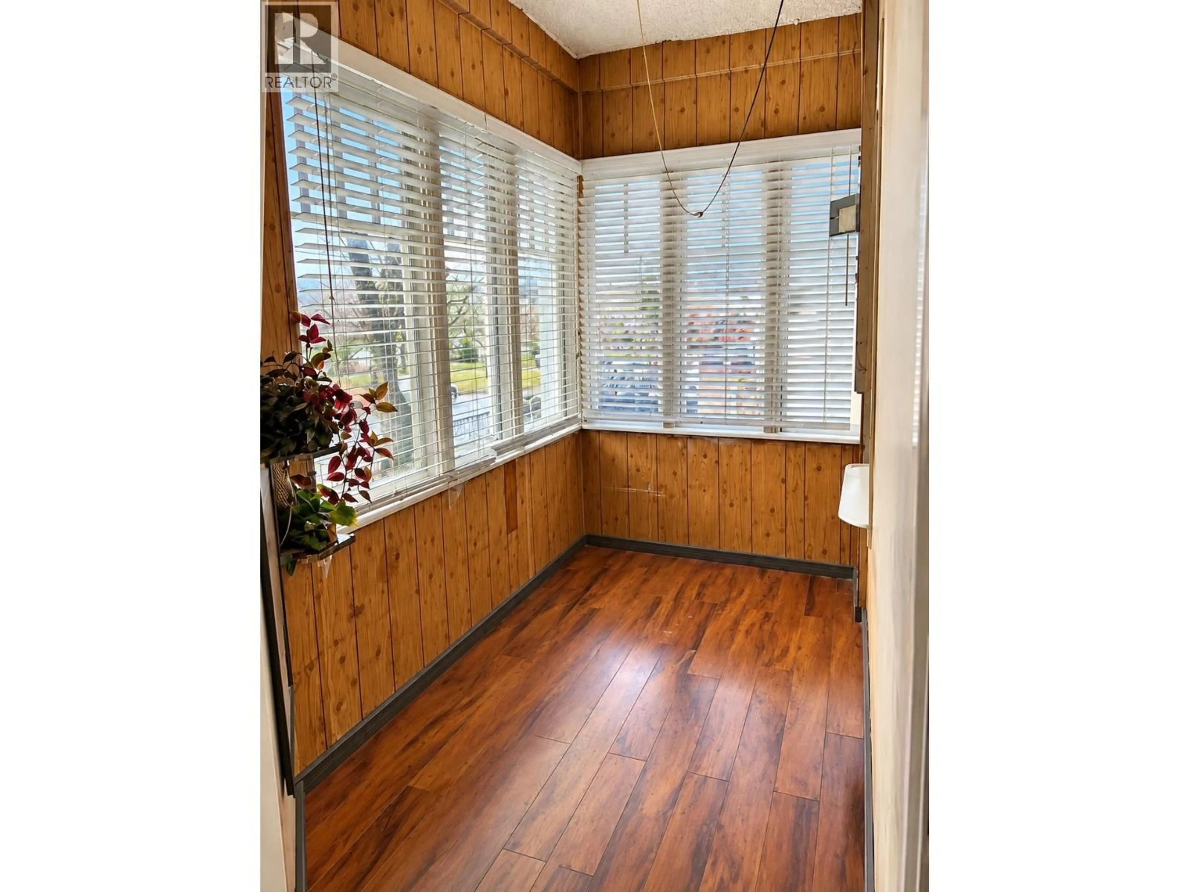 Indoor entryway for 3253 SCHOOL AVENUE, Vancouver British Columbia V5R5N4