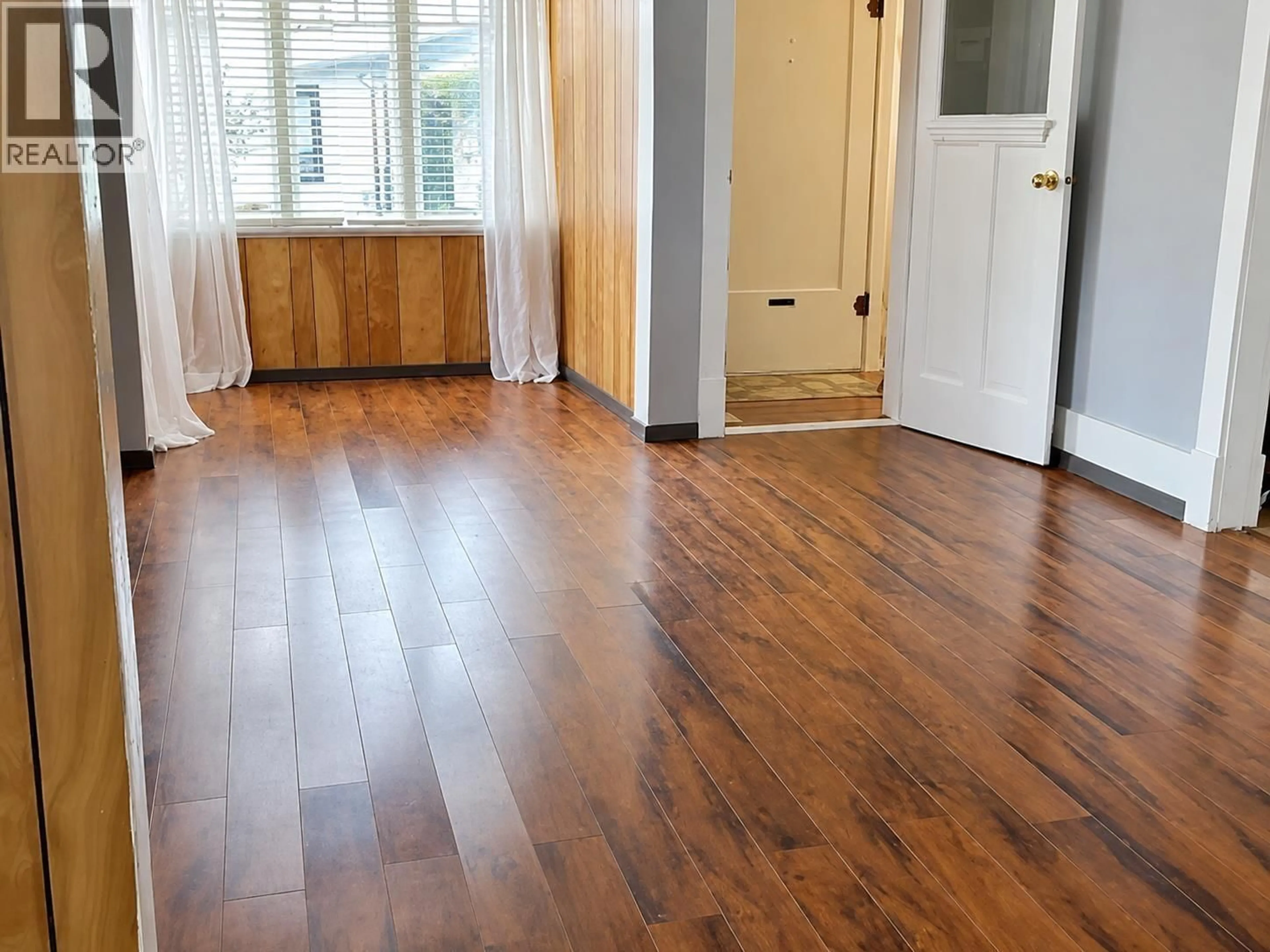 Indoor entryway for 3253 SCHOOL AVENUE, Vancouver British Columbia V5R5N4