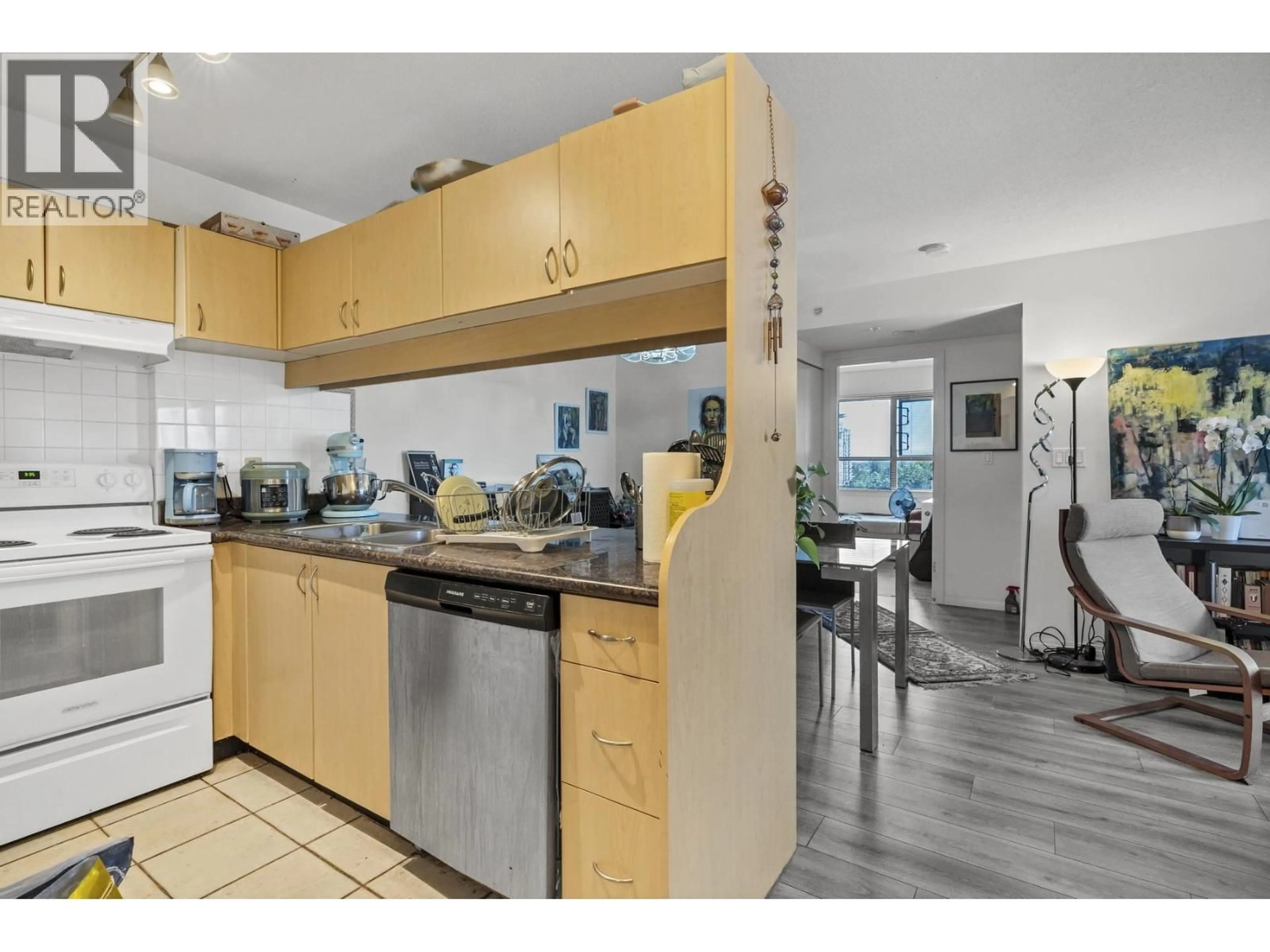 Standard kitchen, unknown for 910 - 6611 COONEY ROAD, Richmond British Columbia V6Y4C5