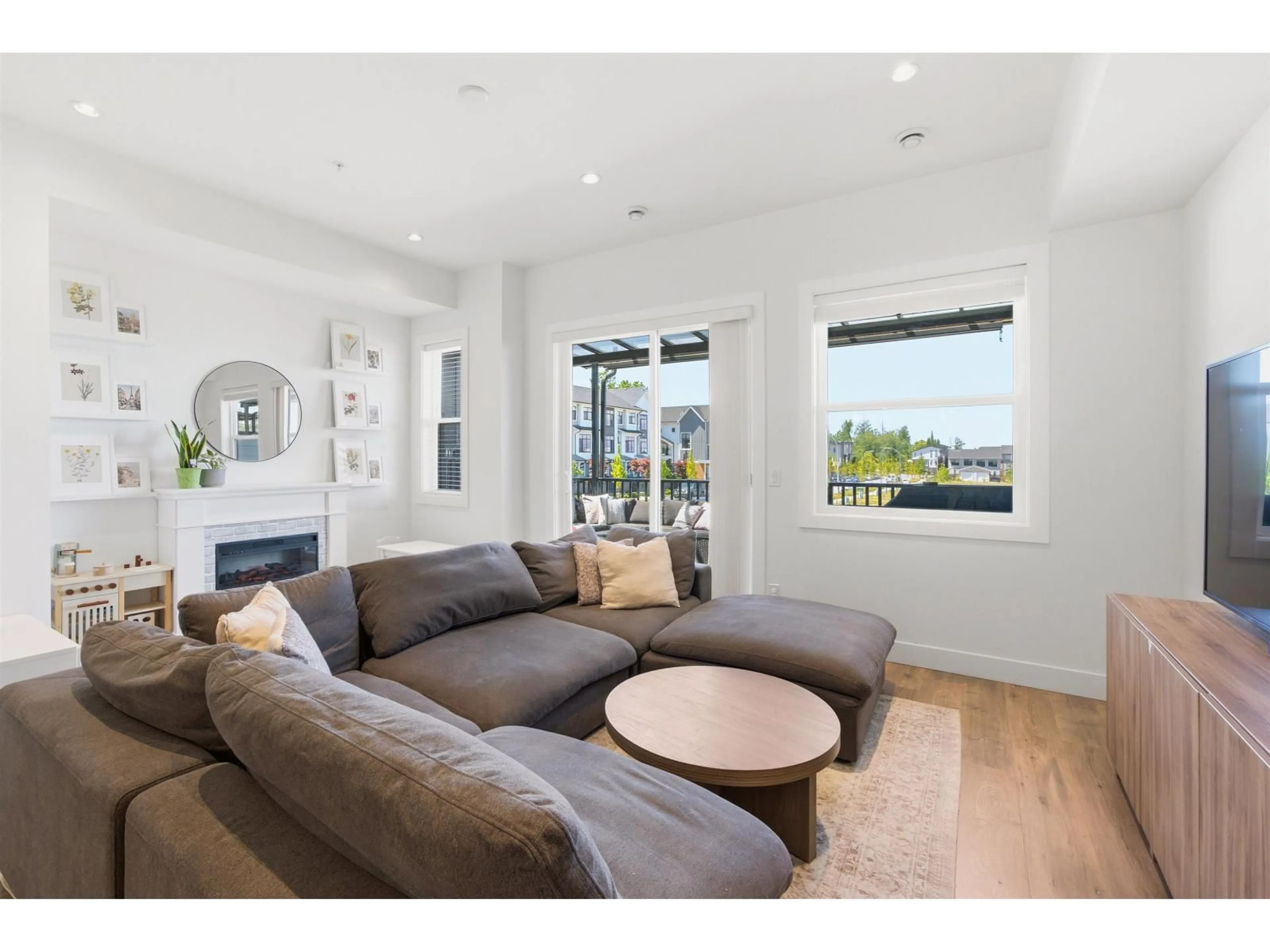 Living room with furniture, unknown for 8157 202 STREET, Langley British Columbia V2Y3K2