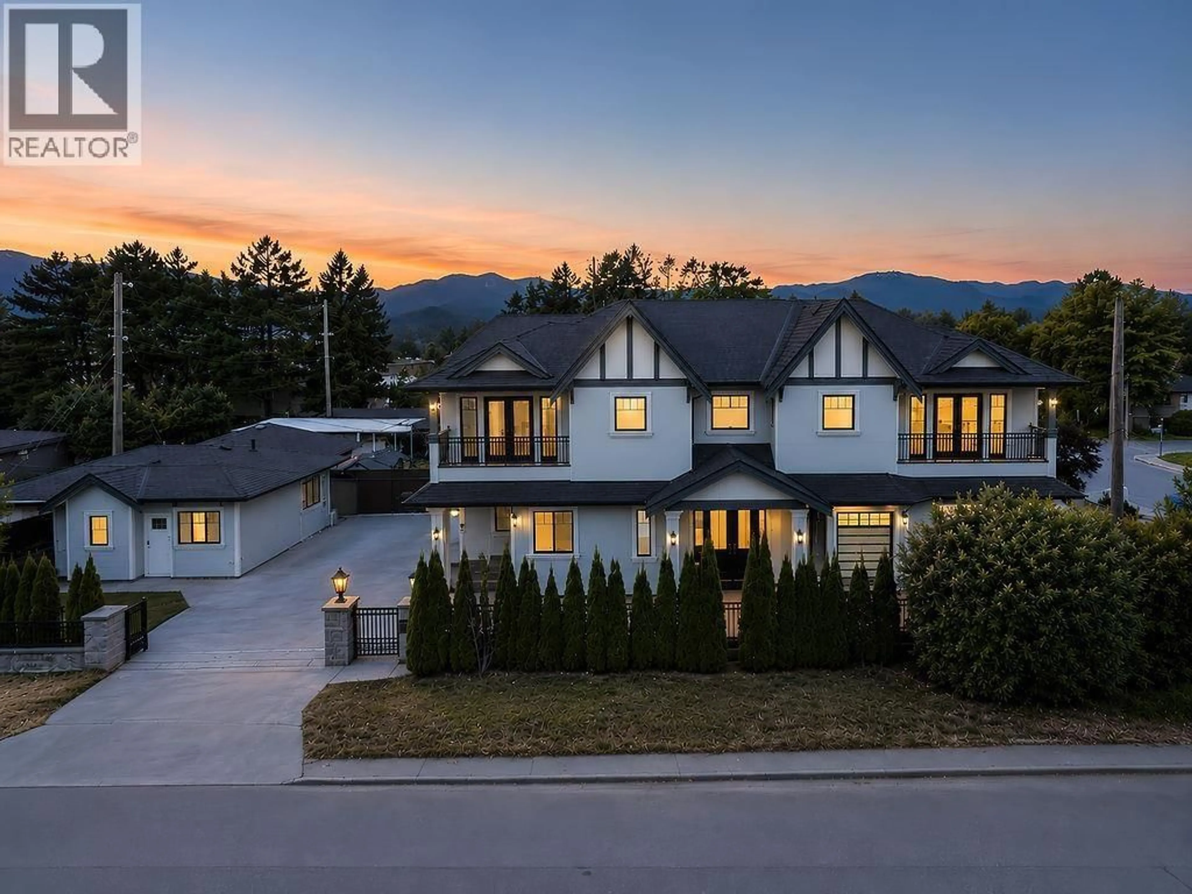 A pic from outside/outdoor area/front of a property/back of a property/a pic from drone, mountain view for 6669 GEORGIA STREET, Burnaby British Columbia V5B4G4