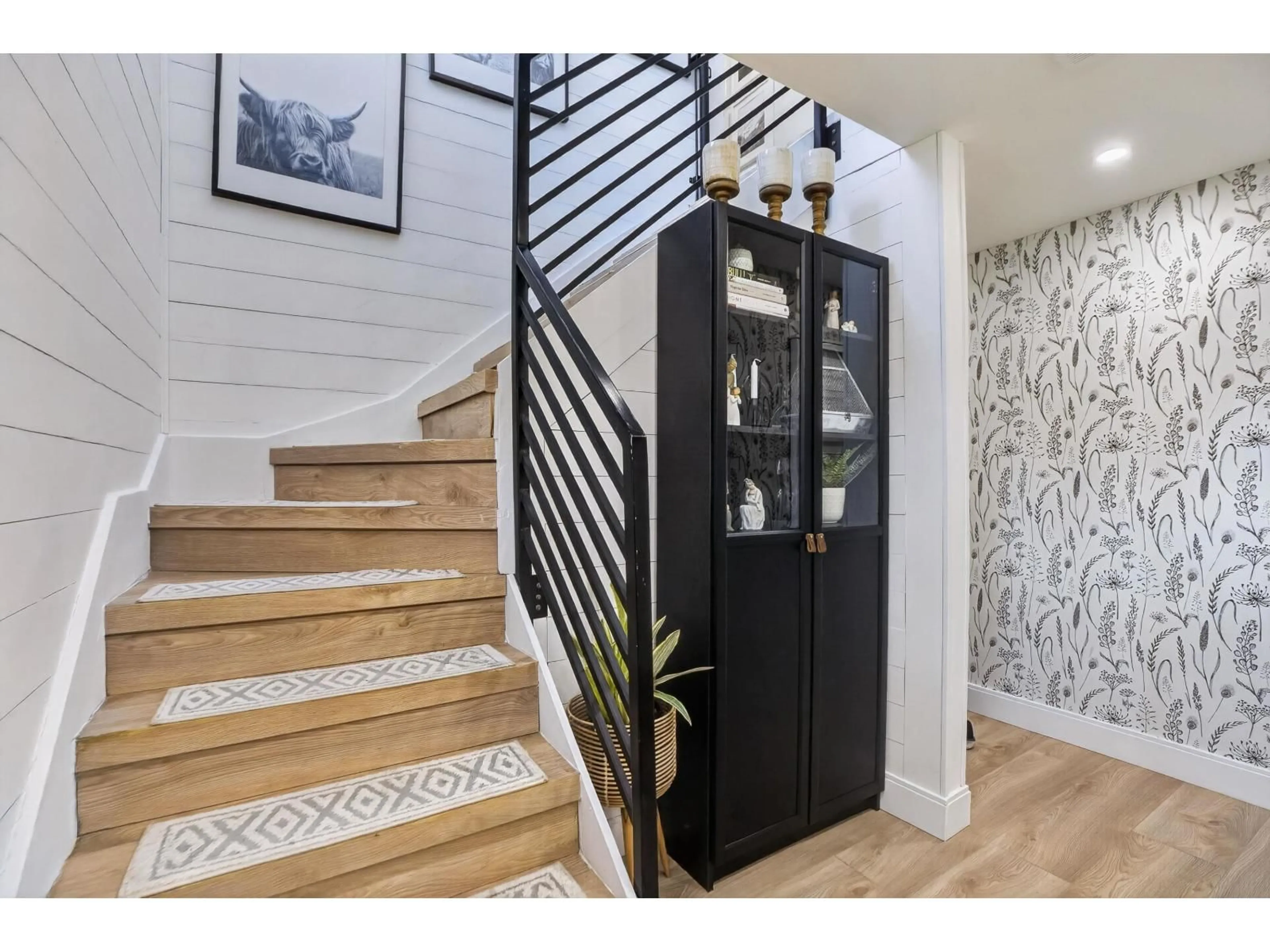 Indoor entryway for 27015 34A AVENUE, Langley British Columbia V4W3H3