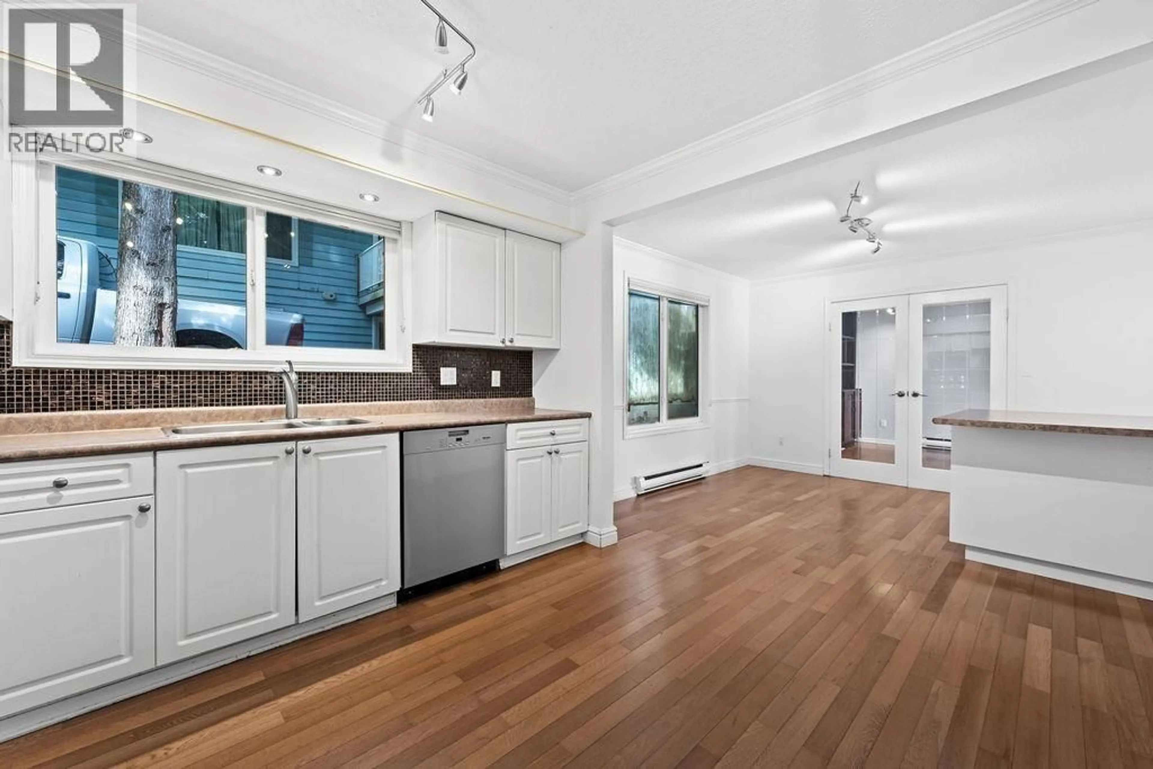 Open concept kitchen, unknown for 407 DARTMOOR DRIVE, Coquitlam British Columbia V3K5V3