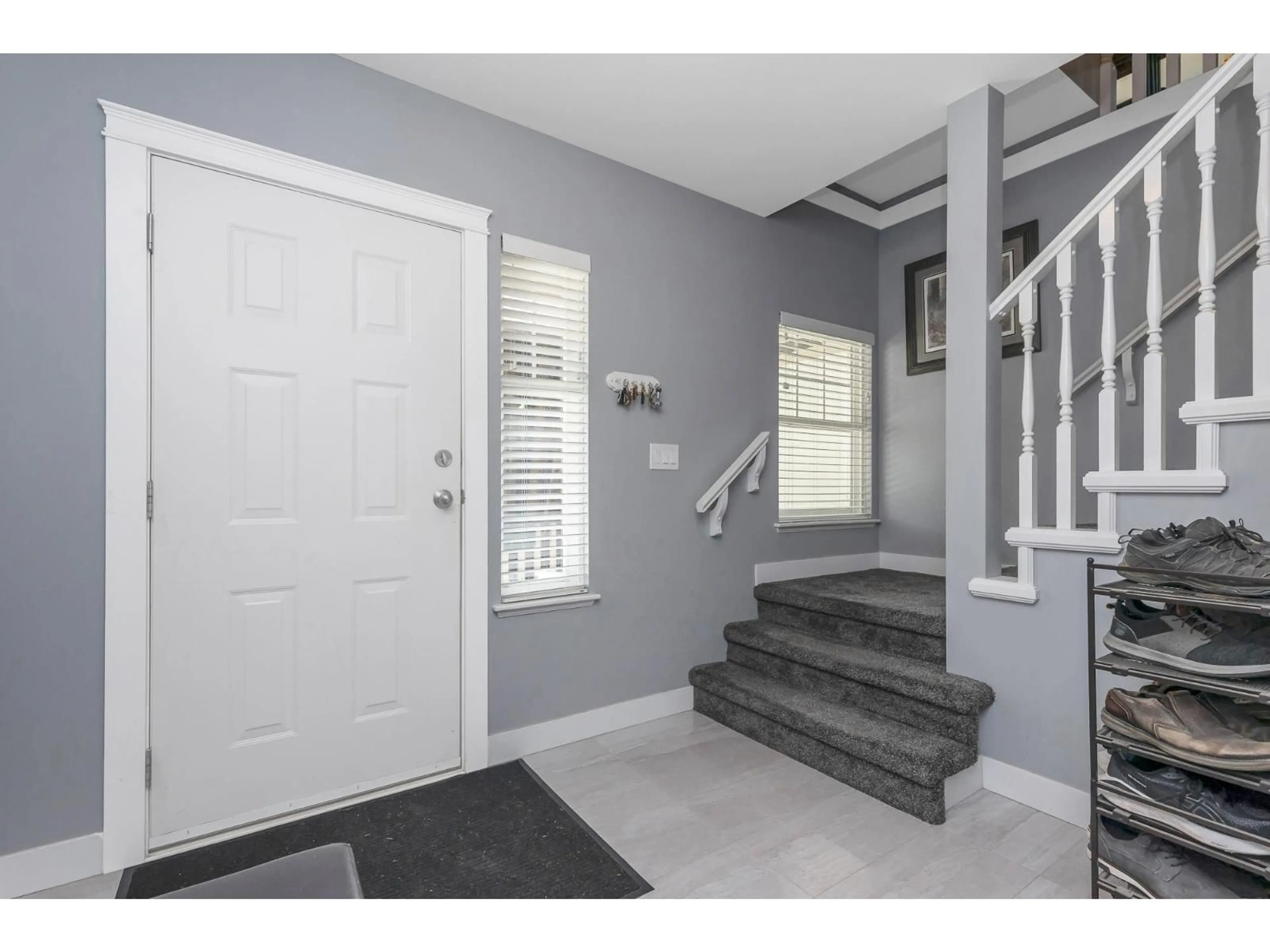 Indoor entryway for 35479 TWEEDSMUIR DRIVE, Abbotsford British Columbia V2T2X8